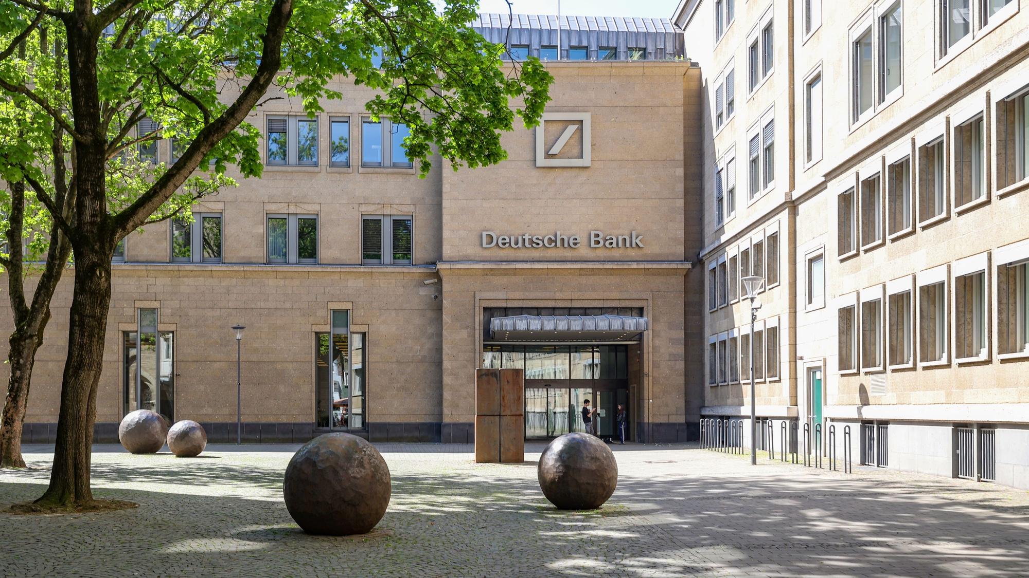 Die Deutsche Bank verlegt ihren Kölner Hauptstandort in der Innenstadt. Der bisherige Gebäudekomplex wird aufgegeben.