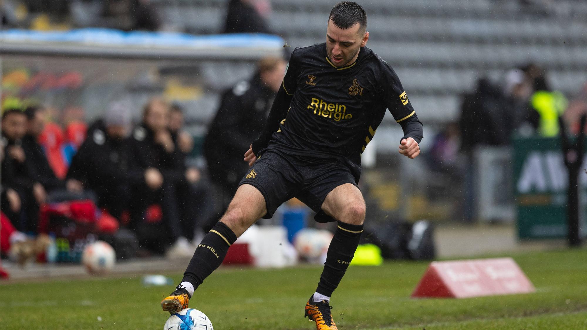 Sargis Adamyan Wuppertaler SV gegen 1.FC Köln U23 Sargis Adamyan Wuppertaler SV gegen 1.FC Köln U23 im Stadion am Zoo in Wuppertal Deutschland, Nordrhein Westfalen. Fußball, 23. Spieltag der Regionalliga West Saison 2025/2026. Endstand: 1:0 vor 1059 Zuschauern *** Sargis Adamyan Wuppertaler SV vs 1 FC Köln U23 Sargis Adamyan Wuppertaler SV vs 1 FC Köln U23 at Stadion am Zoo in Wuppertal Germany, North Rhine-Westphalia Soccer, Matchday 23 of Regionalliga West Season 2025 2026 Final Score 1 0 in front of 1059 spectators
