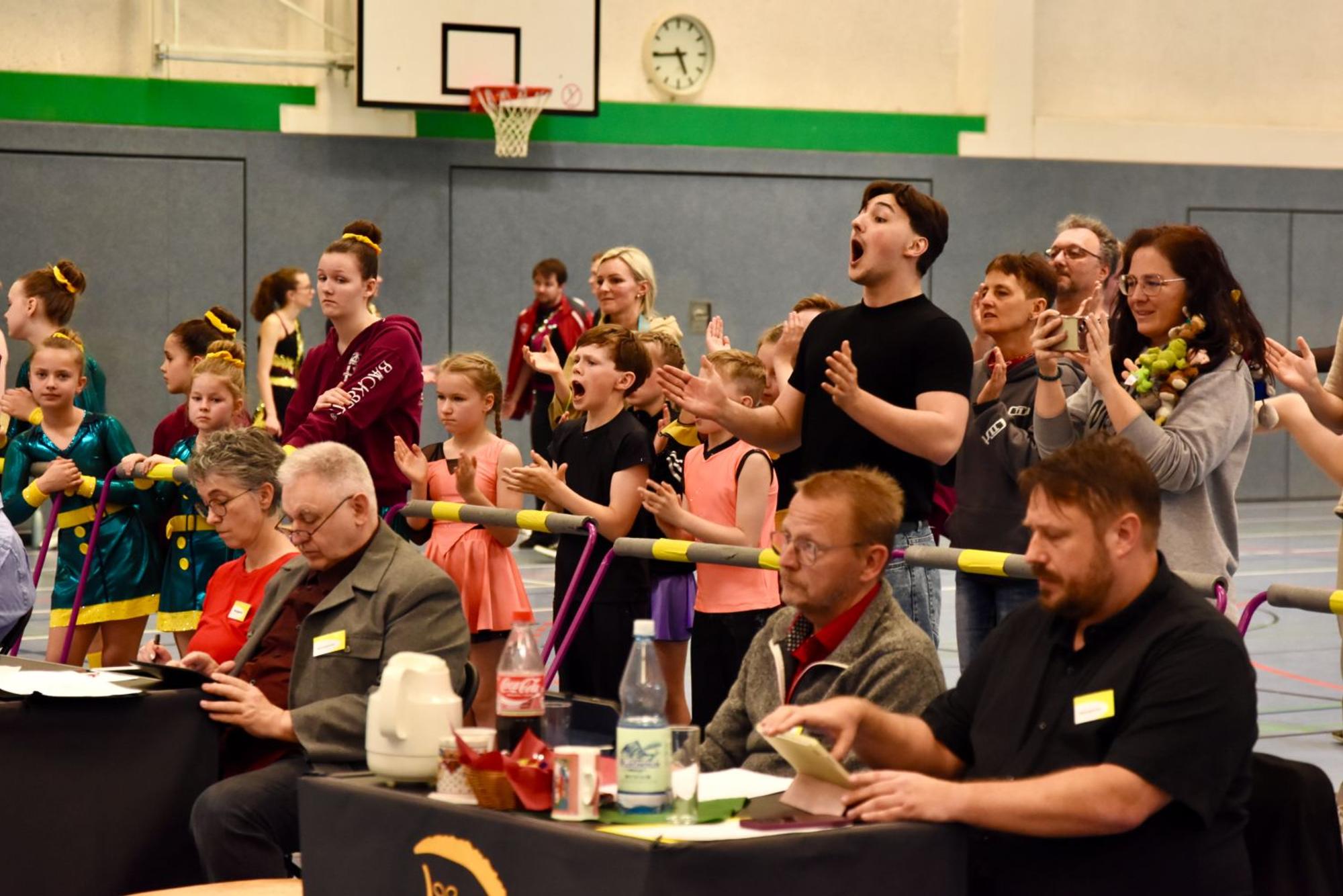 Rock´n´Roll Club (RRC) Siegburgrictet Tzunrier im Anno-Gymnasium Siegburg aus