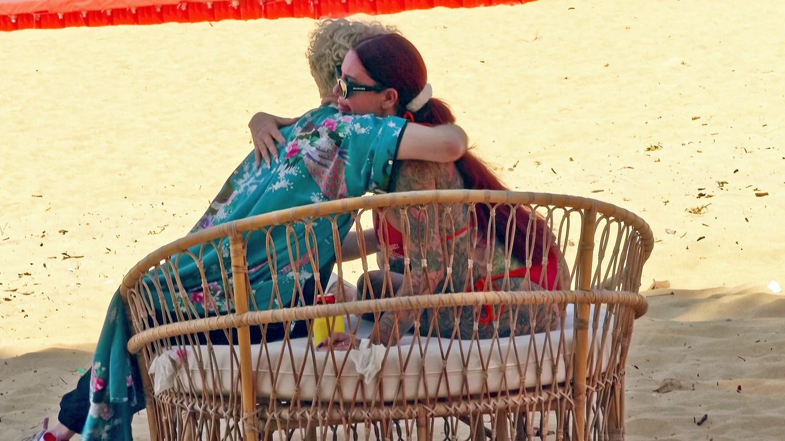 Am Ende versöhnen Sam und Kate sich doch.  (Bild: RTLZWEI)