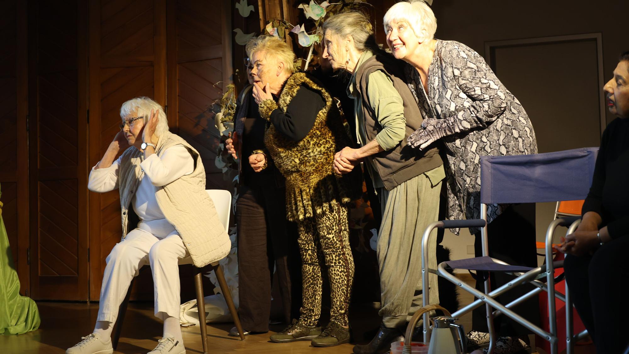 Die Schauspielerinnen der Silberdisteln schlüpften in die Rollen verschiedener Tiere.