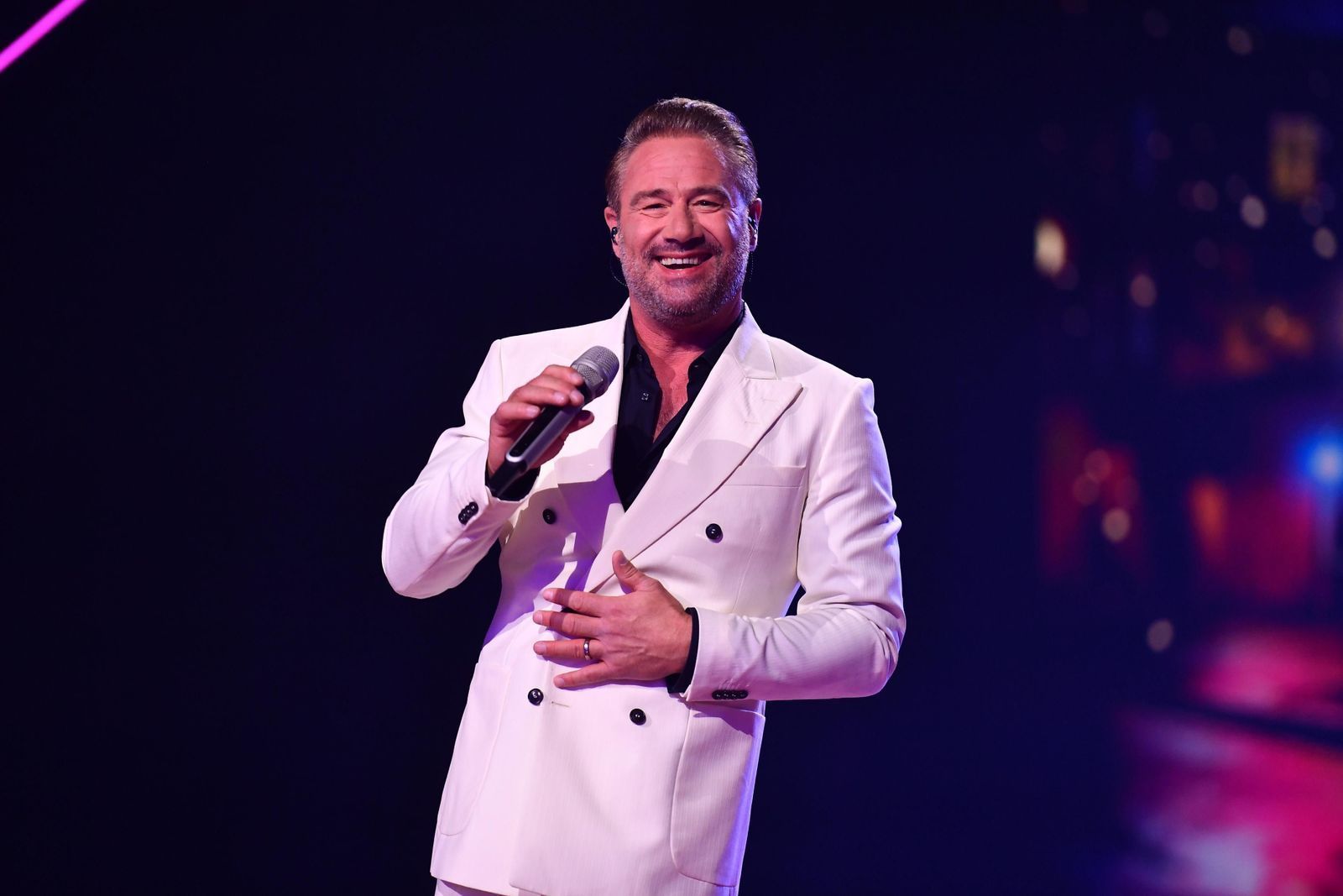 Sasha durfte bereits die echte Whitney Houston treffen - zu Lebzeiten, versteht sich. (Bild: Joyn / Julia Feldhagen)