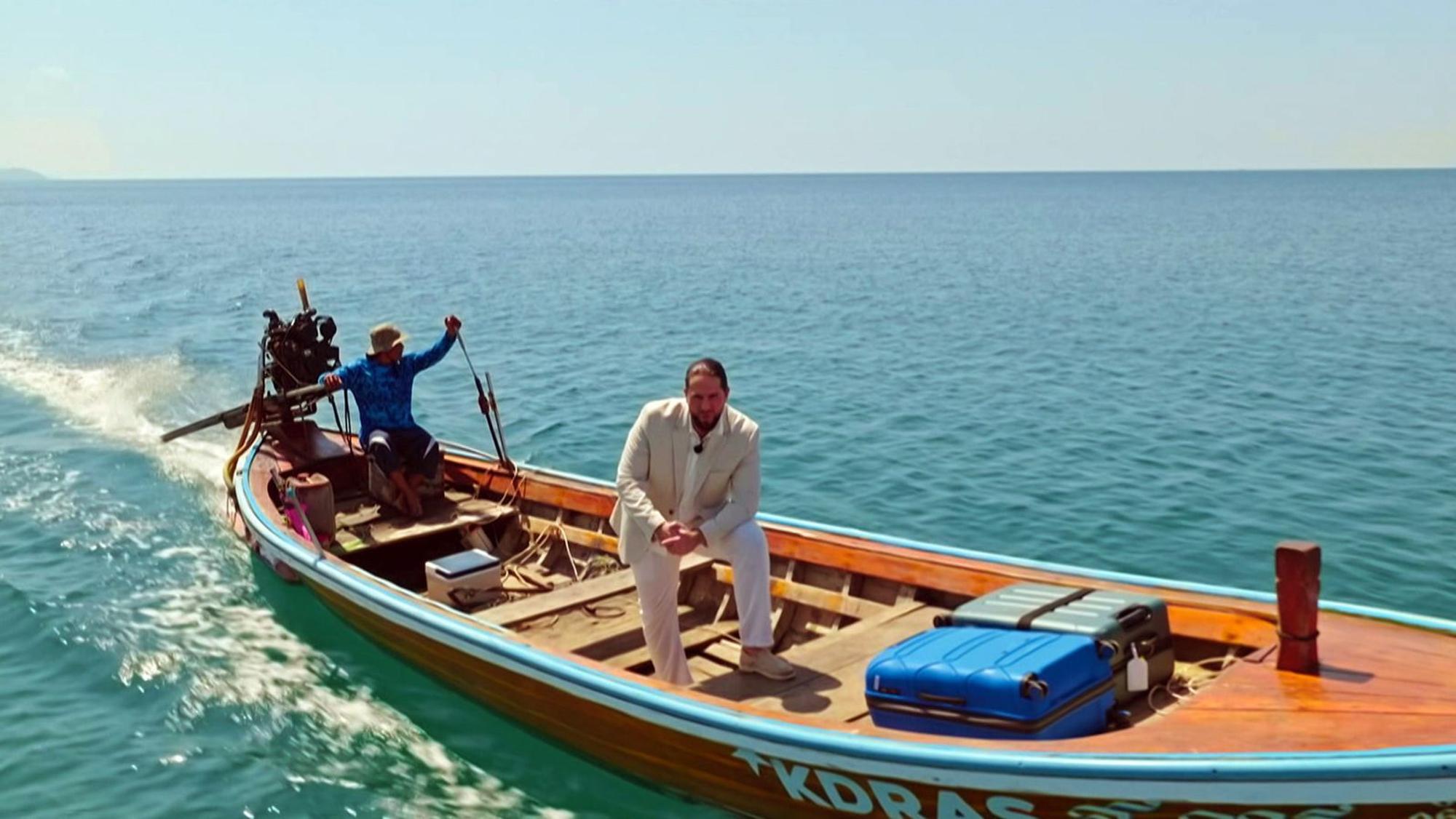 Anders als bei seinem ersten, stürmischen Kenter-Auftritt bei „KDRS“ kommt Maurice diesmal trocken an. (Bild: RTLZWEI)