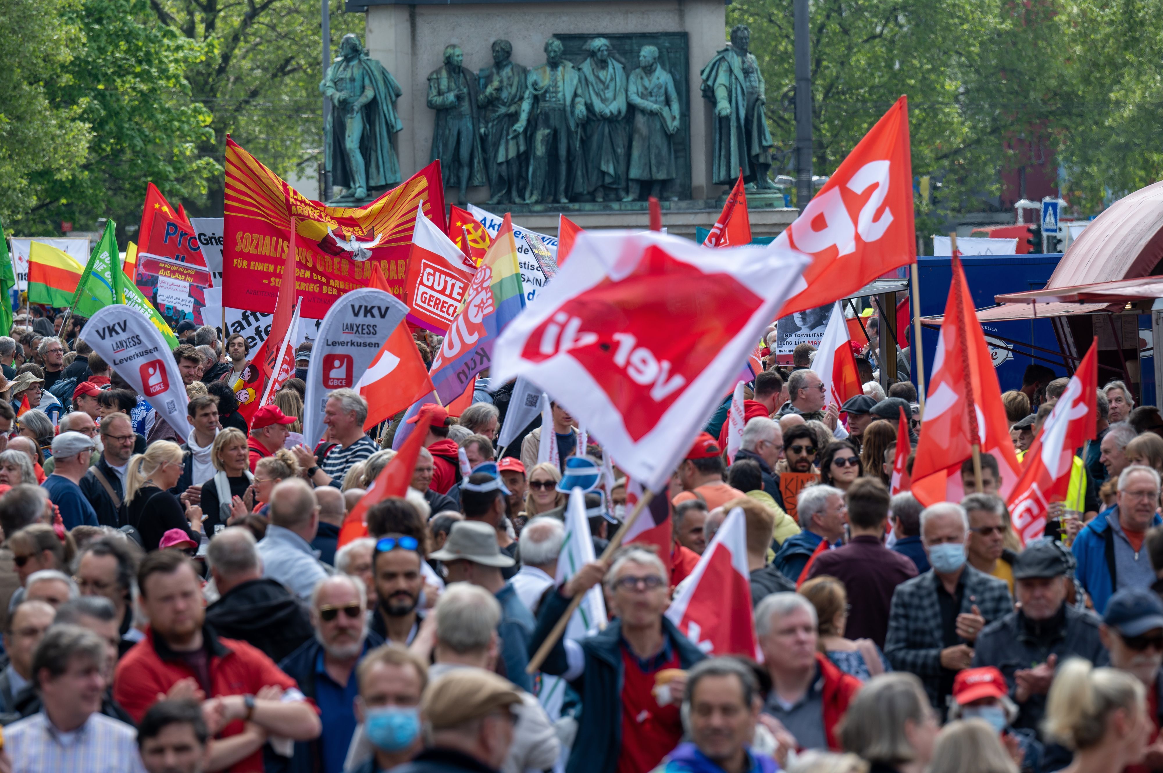 Traditionell findet die 1. Mai-Demonstration in Köln auf dem Heumarkt statt (Archivbild).