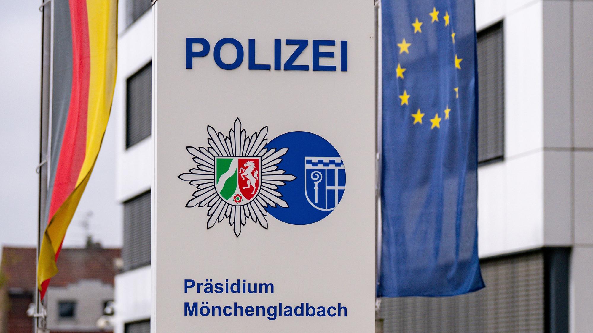 Wegen Schwerwiegende Vorwürfe wurden drei Polizei-Führungskräfte des Polizeipräsidiums Mönchengladbach vorläufig vom Dienst suspendiert.