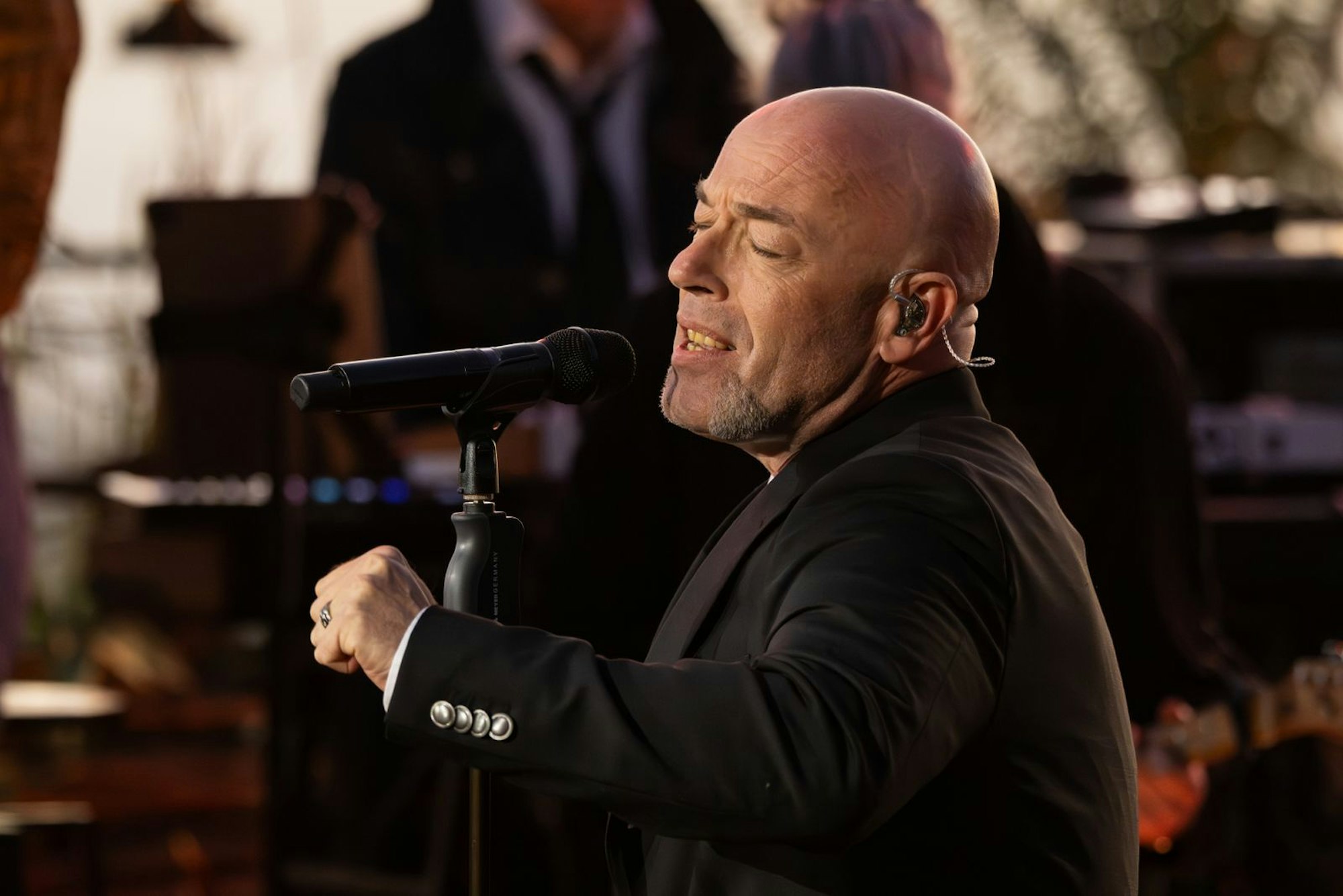 Nach dem Comeback: Der Graf von Unheilig ist zu Gast in Südafrika. „Und ich würde es immer wieder machen. Es war eine absolut lebensverändernde Erfahrung für mich. Ich kann es nur jedem Musiker ans Herz legen, bei dieser Sendung einmal mitzumachen. Geh dahin - und du kommst als anderer Mensch zurück!“ (Bild: RTL / Markus Hertrich)