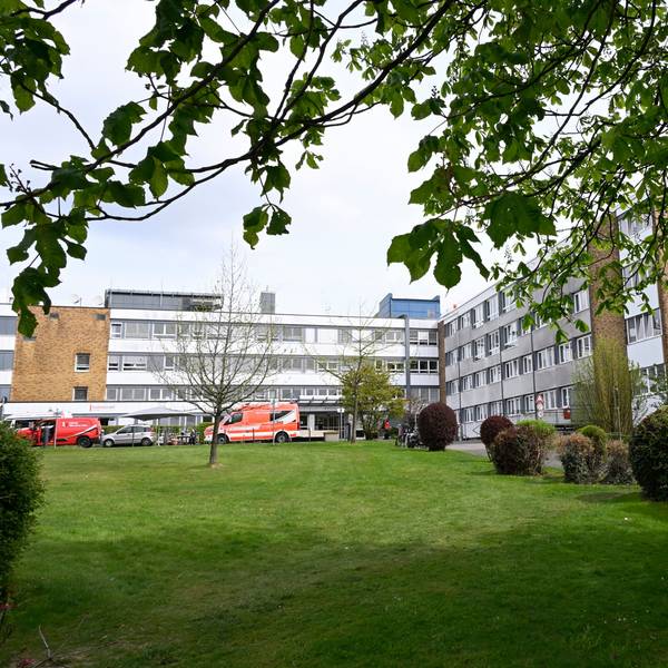 Grau und veraltet ist der GFO-Standort in Bensberg.