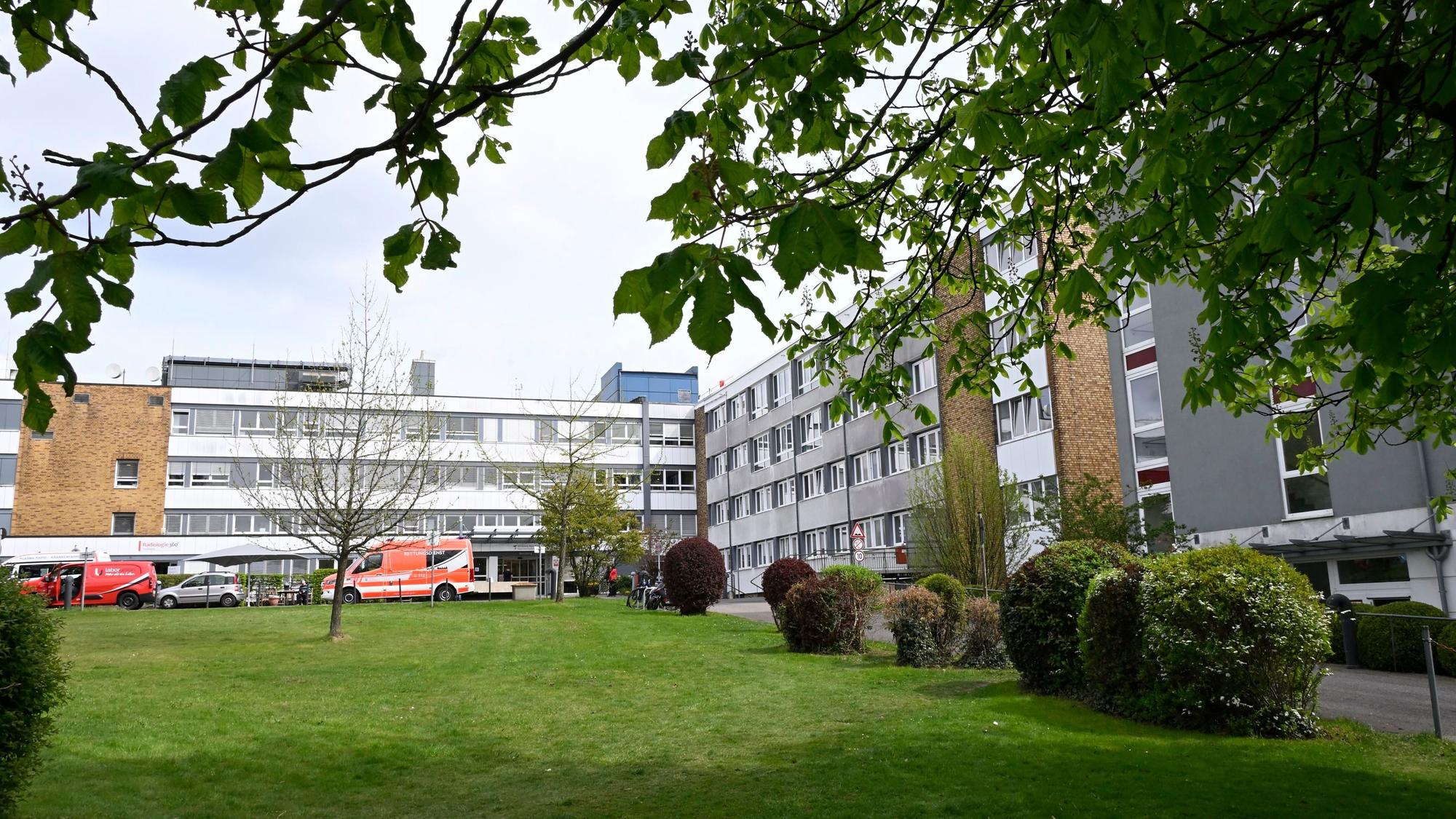 Grau und veraltet ist der GFO-Standort in Bensberg.