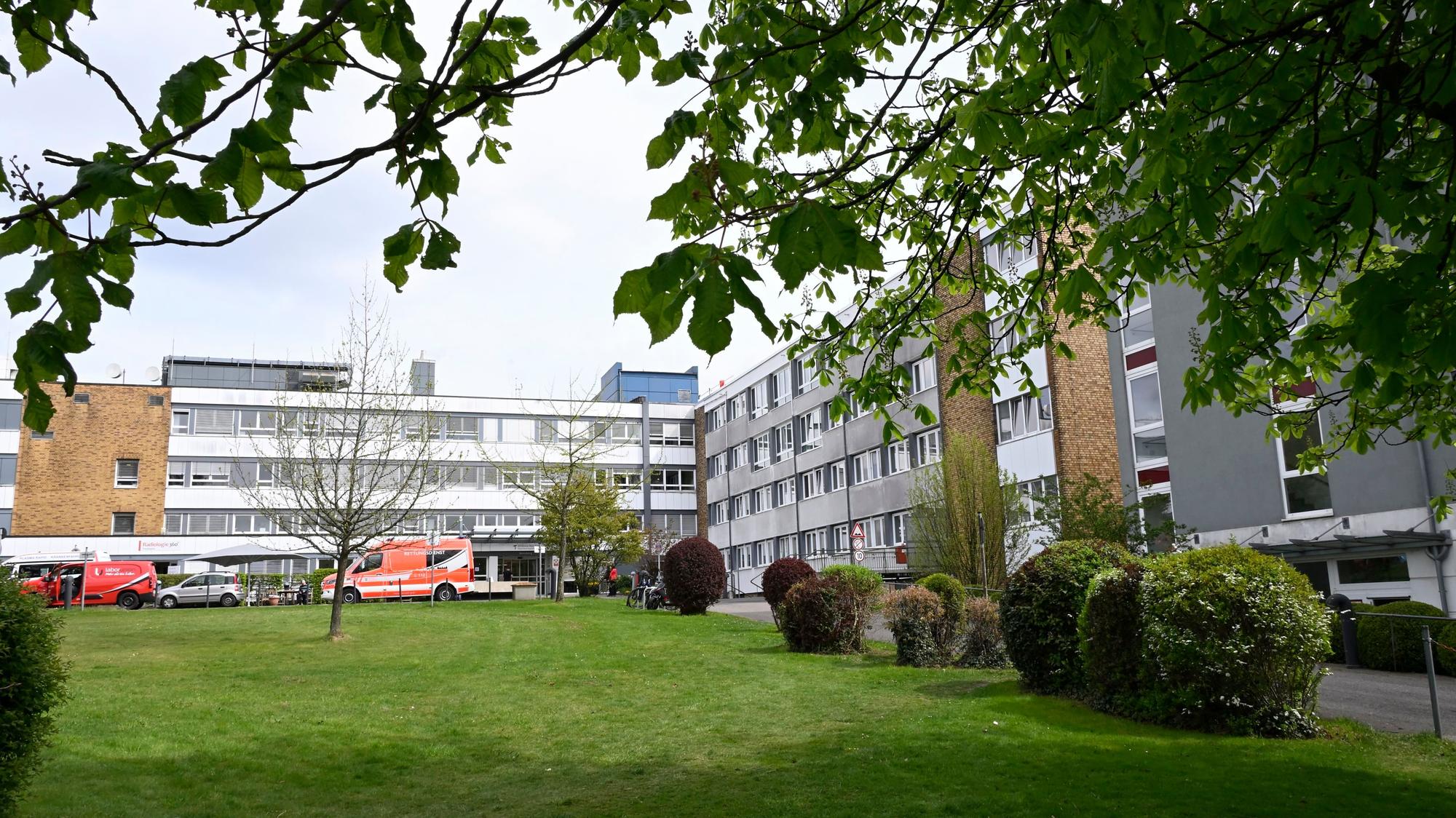 Grau und veraltet ist der GFO-Standort in Bensberg.