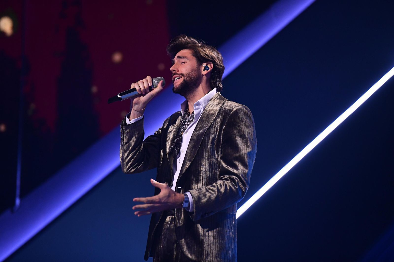 Auch Álvaro Soler darf mit den KI-Doubles singen. (Bild: Joyn / Julia Feldhagen)