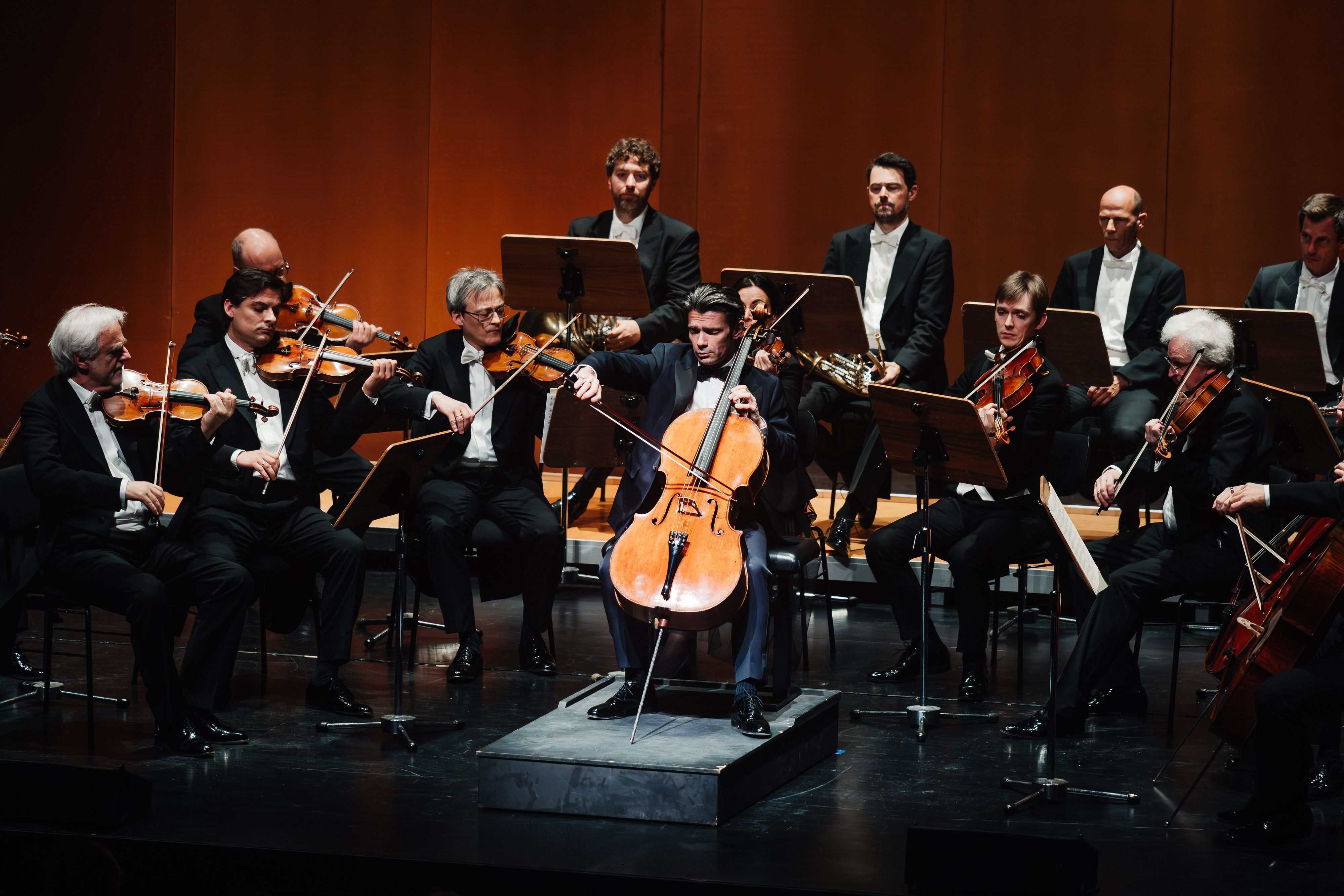 Gautier Capuçon auf der Bühne im Erholungshaus.