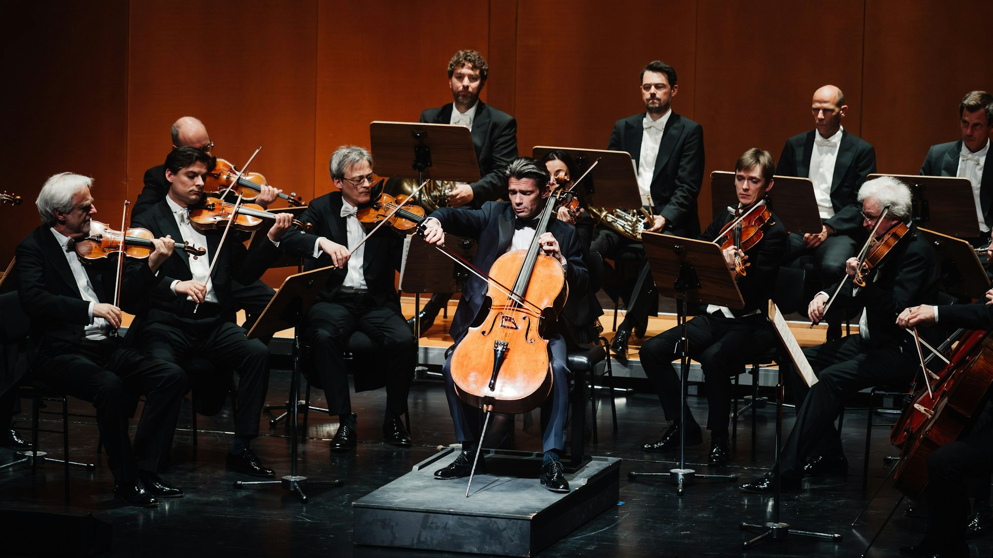 Gautier Capuçon auf der Bühne im Erholungshaus.