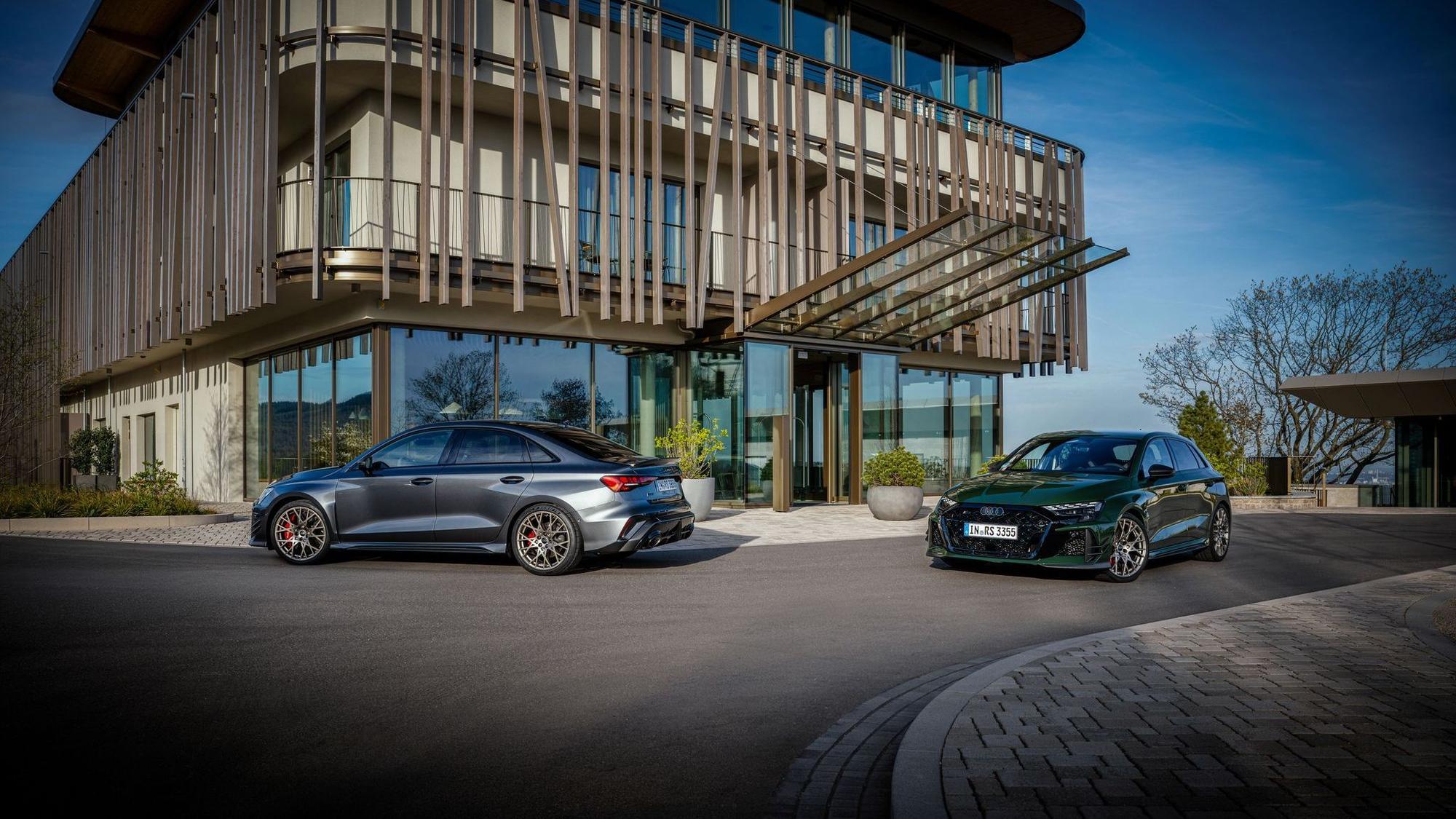 Audi RS3 Limousine (l) und Audi RS3 Sportback