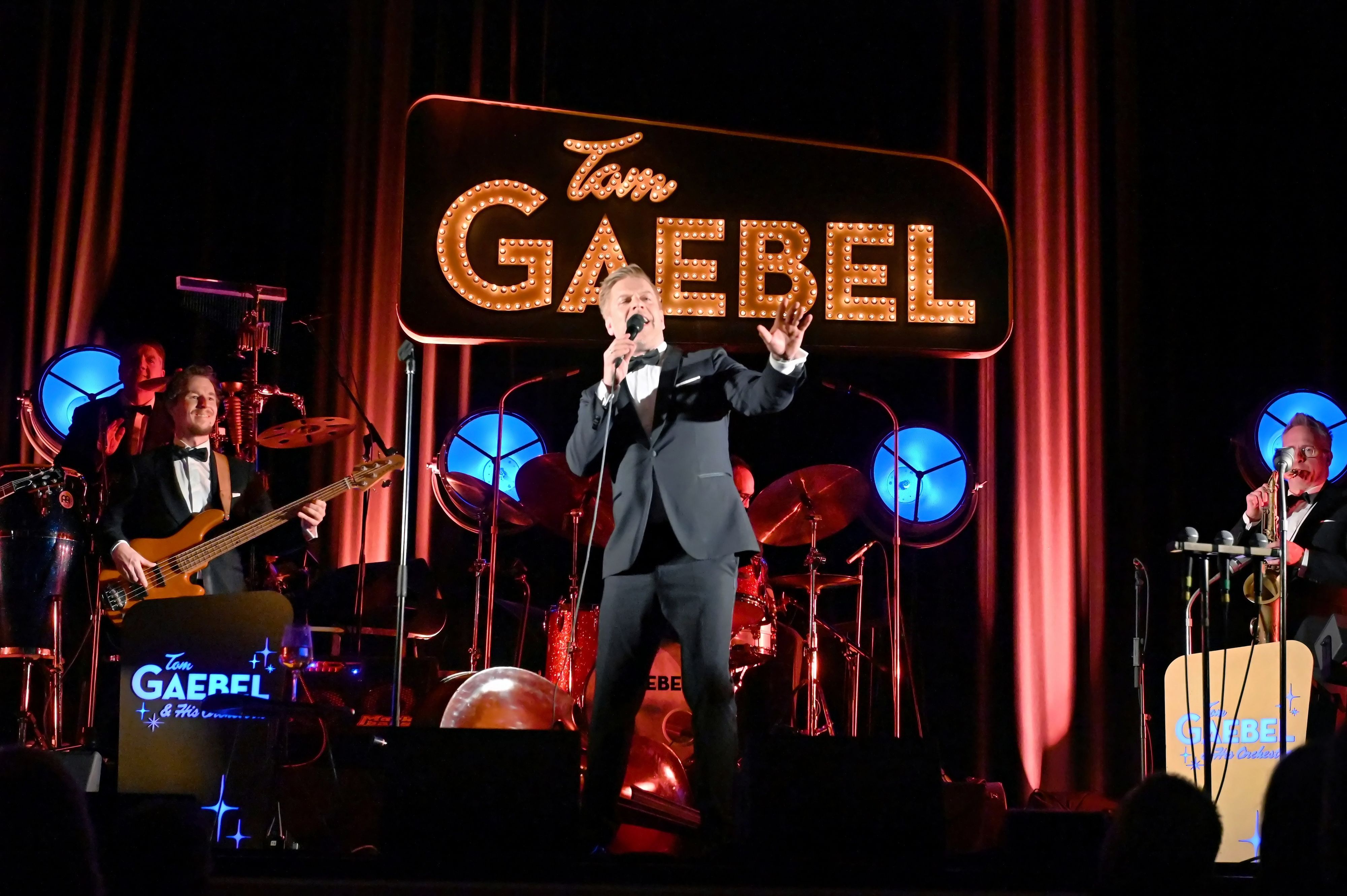 Tom Gaebel und seine Band beim Auftritt in Zülpich.