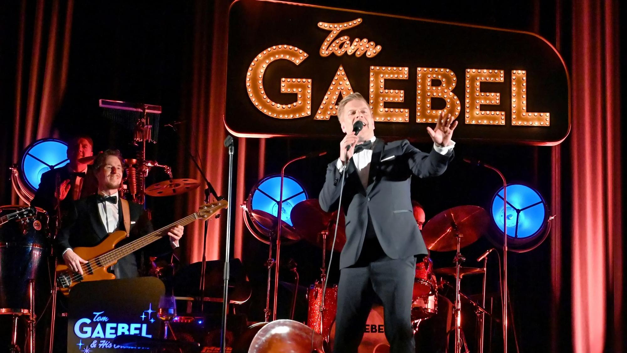 Tom Gaebel und seine Band beim Auftritt in Zülpich.