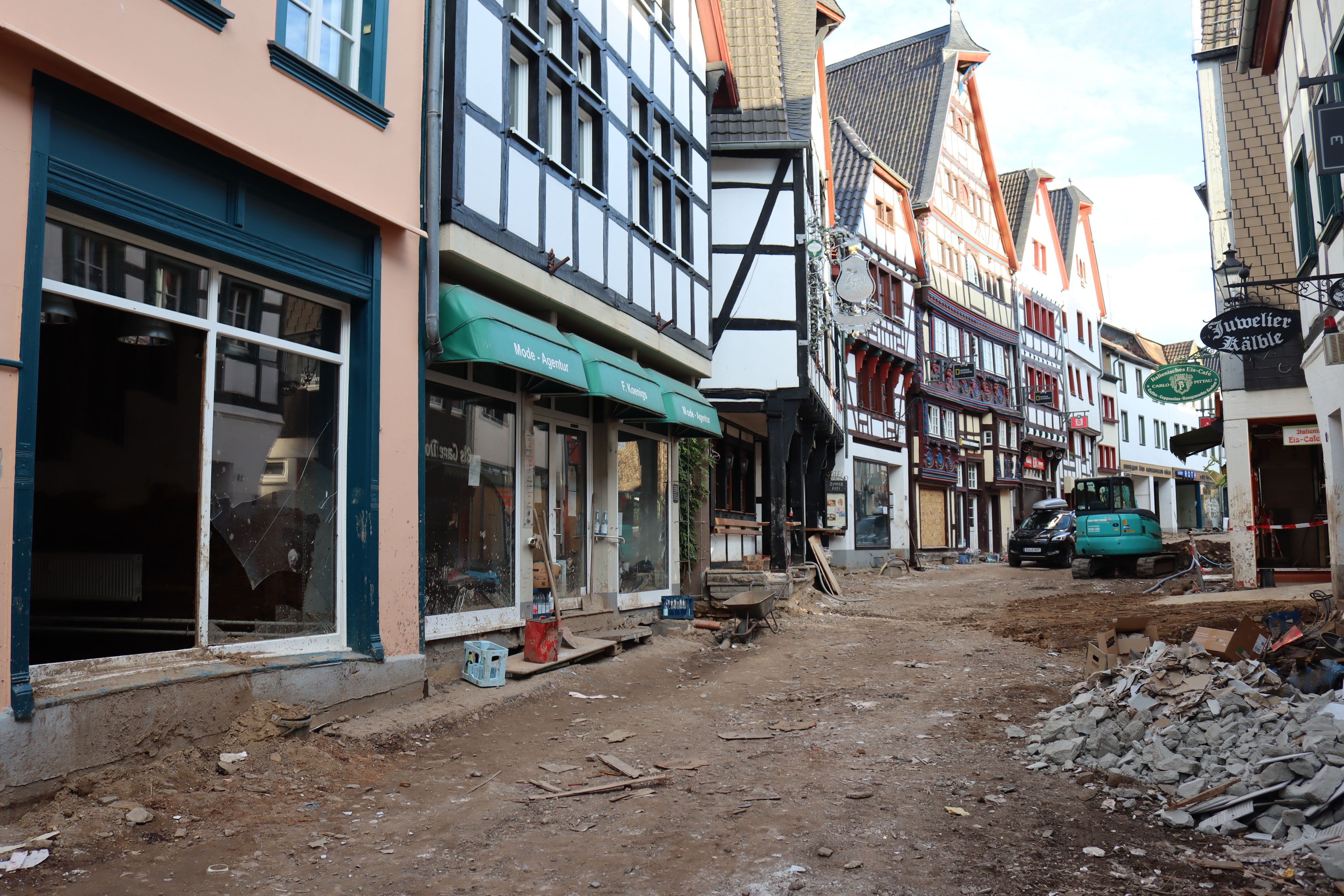 Die Innenstadt von Bad Münstereifel, 16 Tage nach dem Hochwasser im Juli 2021.