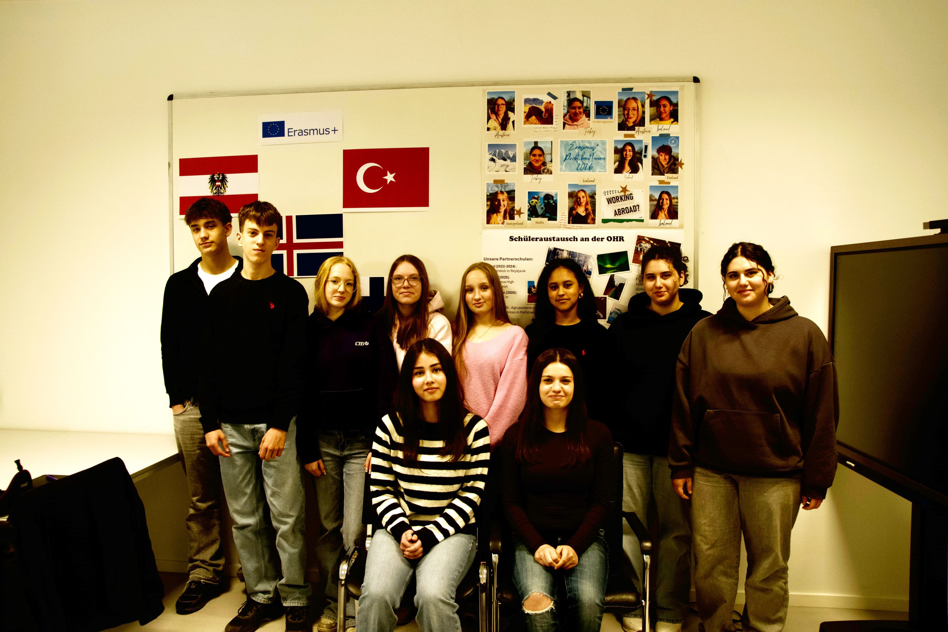 Die Schülerinnen und Schüler, die ihre Betriebspraktika im Ausland absolviert haben.  Felix, Tristan, Lotte, Selina, Sophie, Salina, Melis und Cansu
sowie Thalia und Evelin.