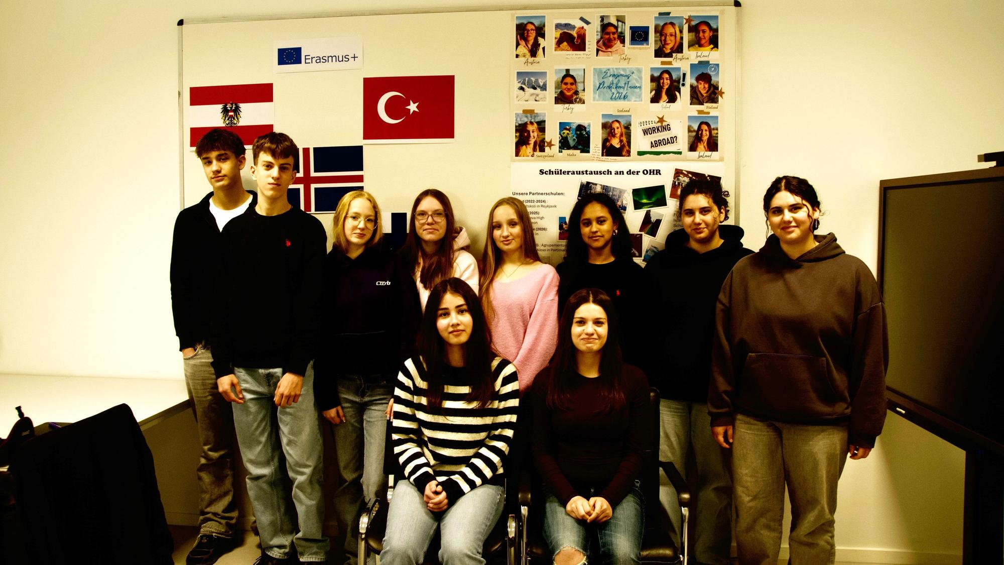 Die Schülerinnen und Schüler, die ihre Betriebspraktika im Ausland absolviert haben. Felix, Tristan, Lotte, Selina, Sophie, Salina, Melis und Cansu
sowie Thalia und Evelin.
