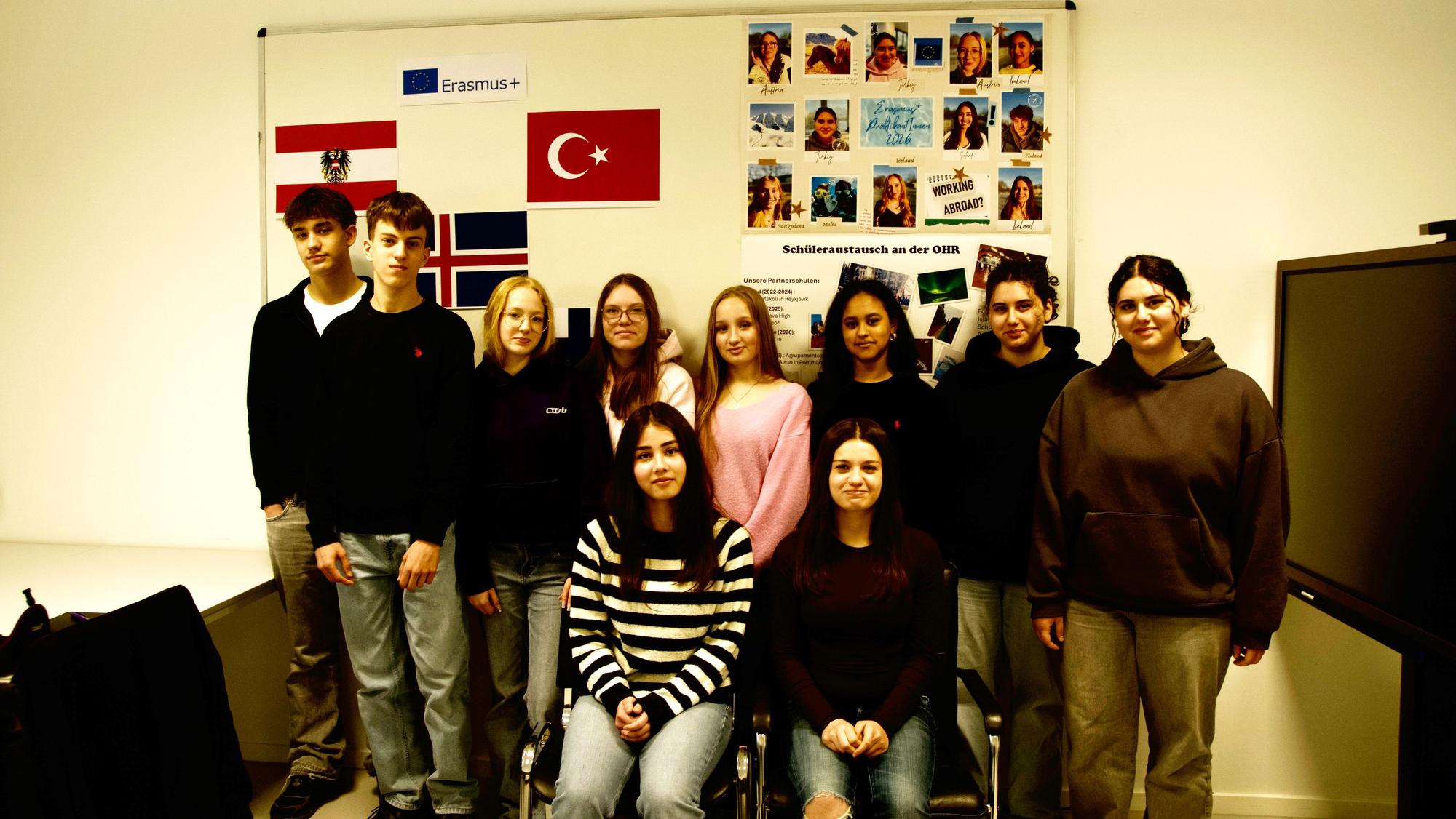 Die Schülerinnen und Schüler, die ihre Betriebspraktika im Ausland absolviert haben. Felix, Tristan, Lotte, Selina, Sophie, Salina, Melis und Cansu
sowie Thalia und Evelin.