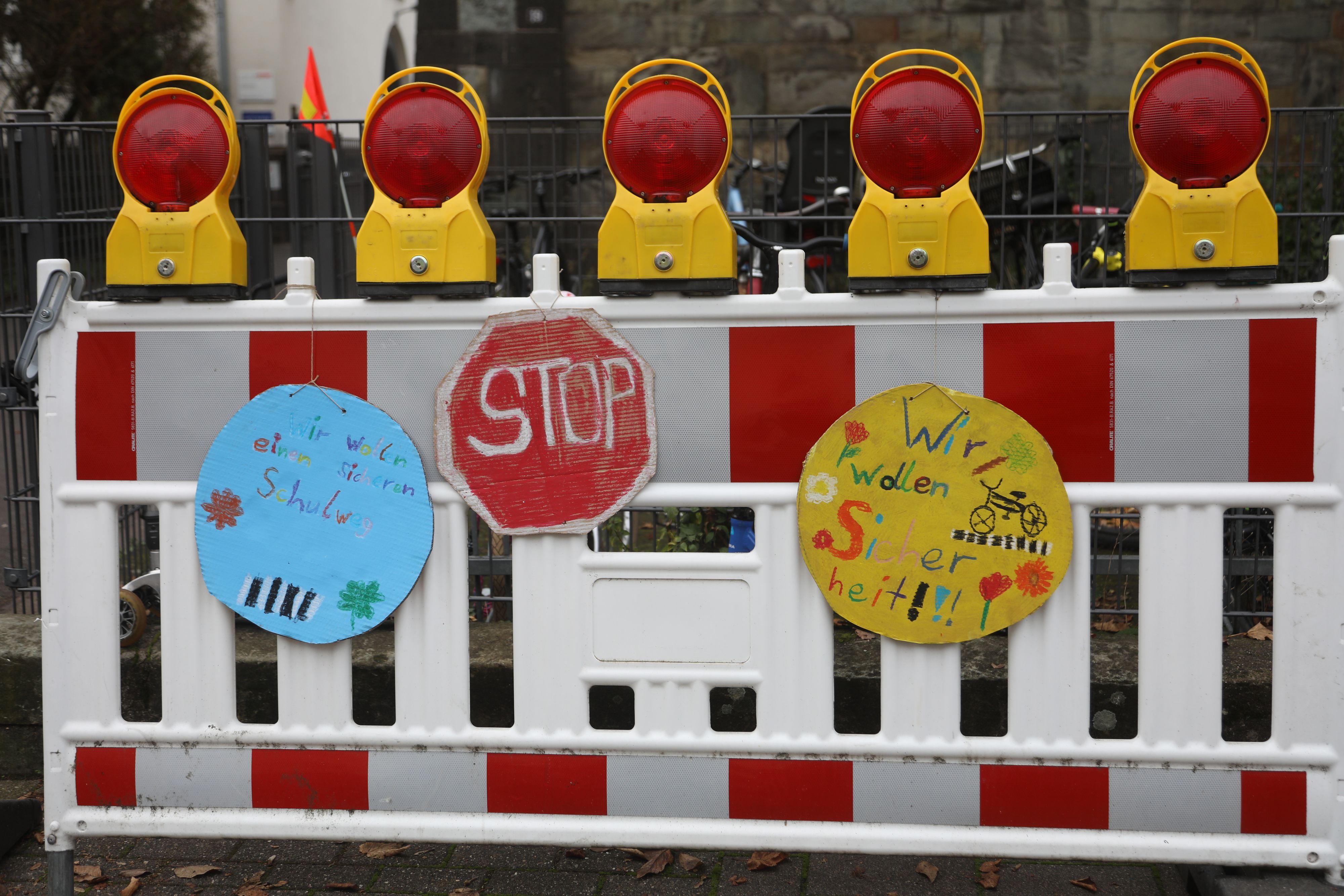 31.10.2024, Köln: Die Lindenbornstraße in Ehrenfeld entlang der Vincenz-Statz-Grundschule ist nun eine Schulstraße. Foto: Arton Krasniqi