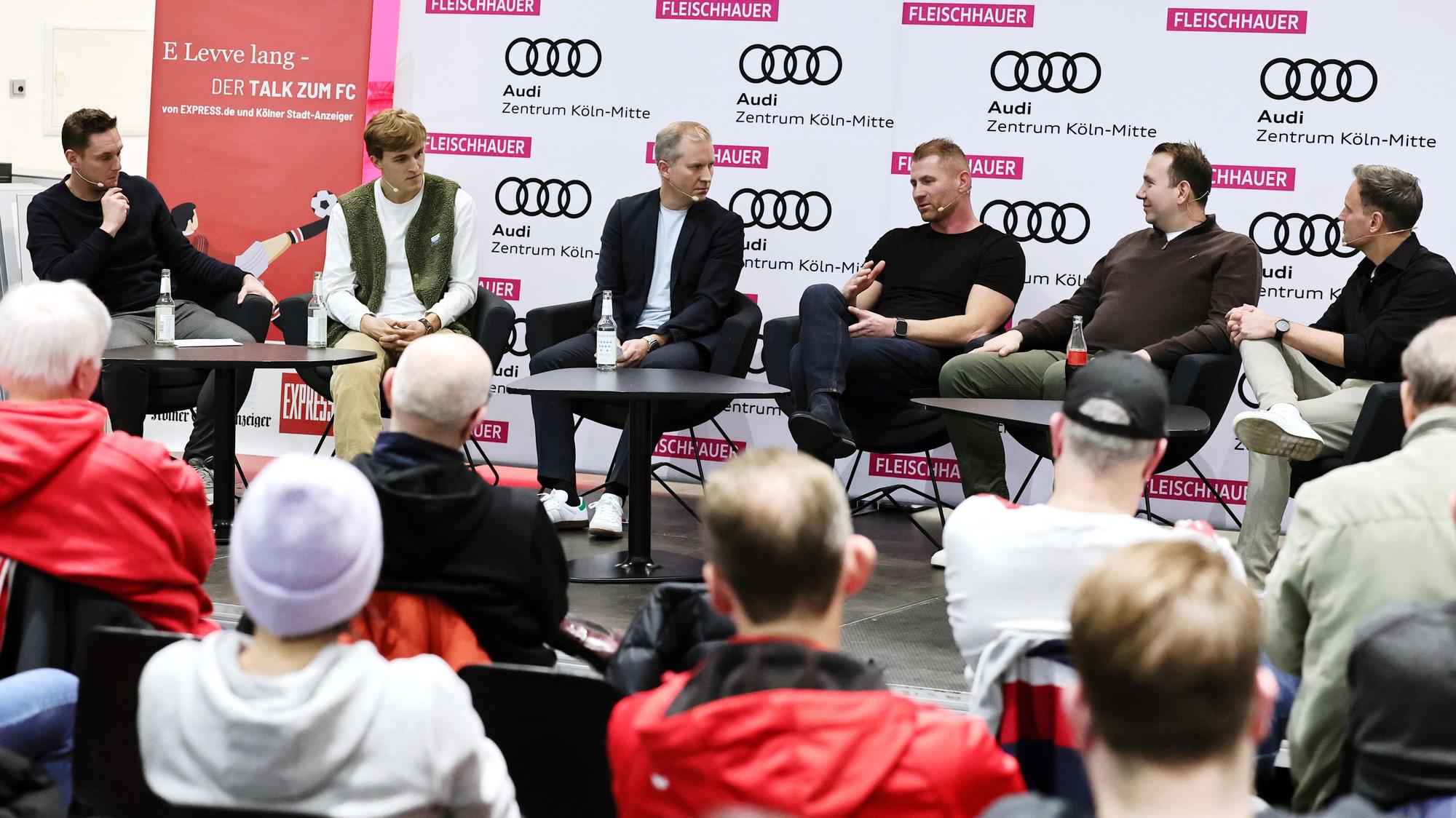 Jürgen Kemper, Timo Hübers, Christian Löer, Lukas Sinkiewicz, Fabian Schwab, Lars Werner sitzen beim Fußball-Talk von EXPRESS.de und Kölner Stadt-Anzeiger zusammen.