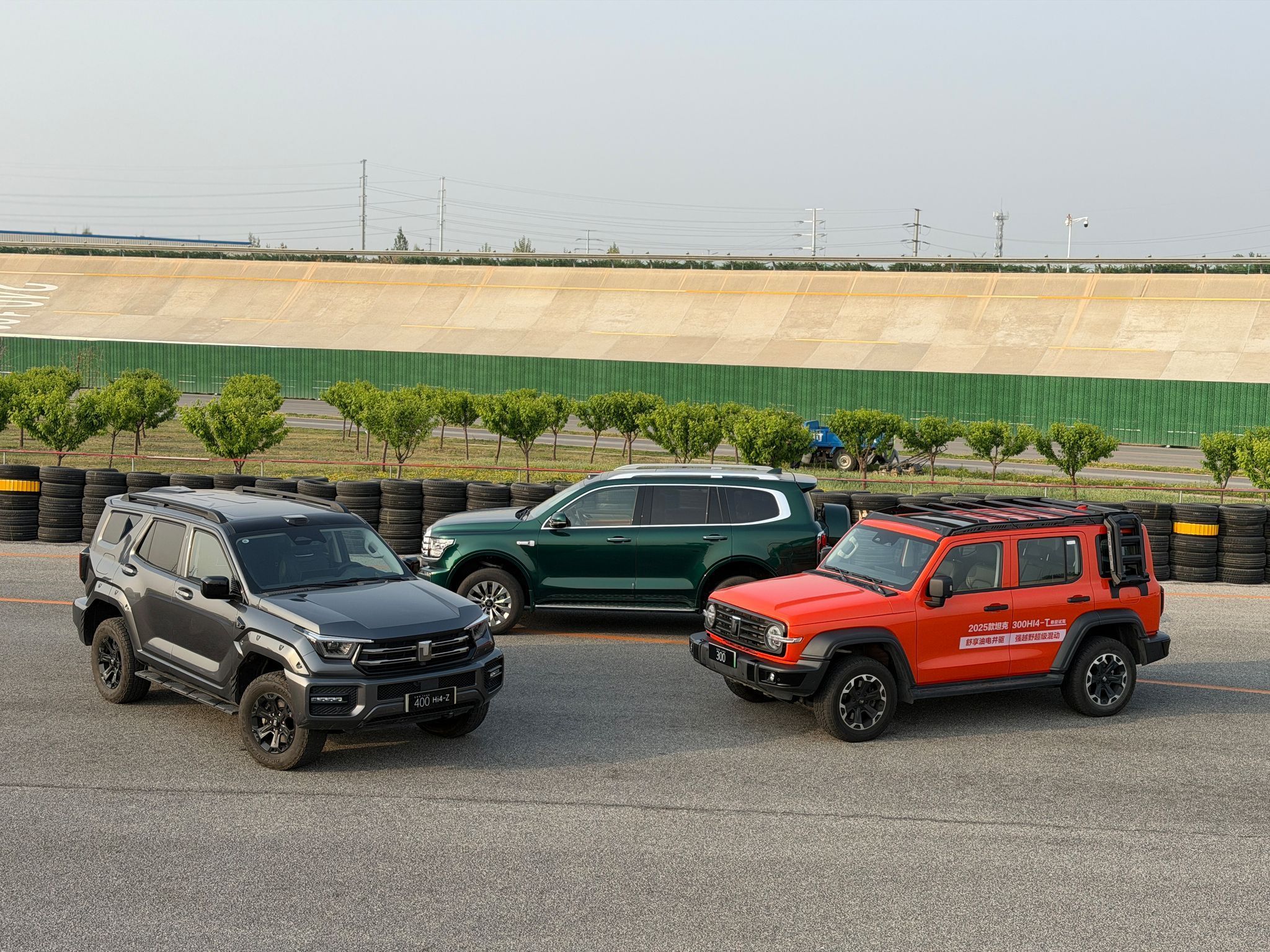 Tank 400 (l-r), Tank 500 und Tank 300 von Great Wall Motors