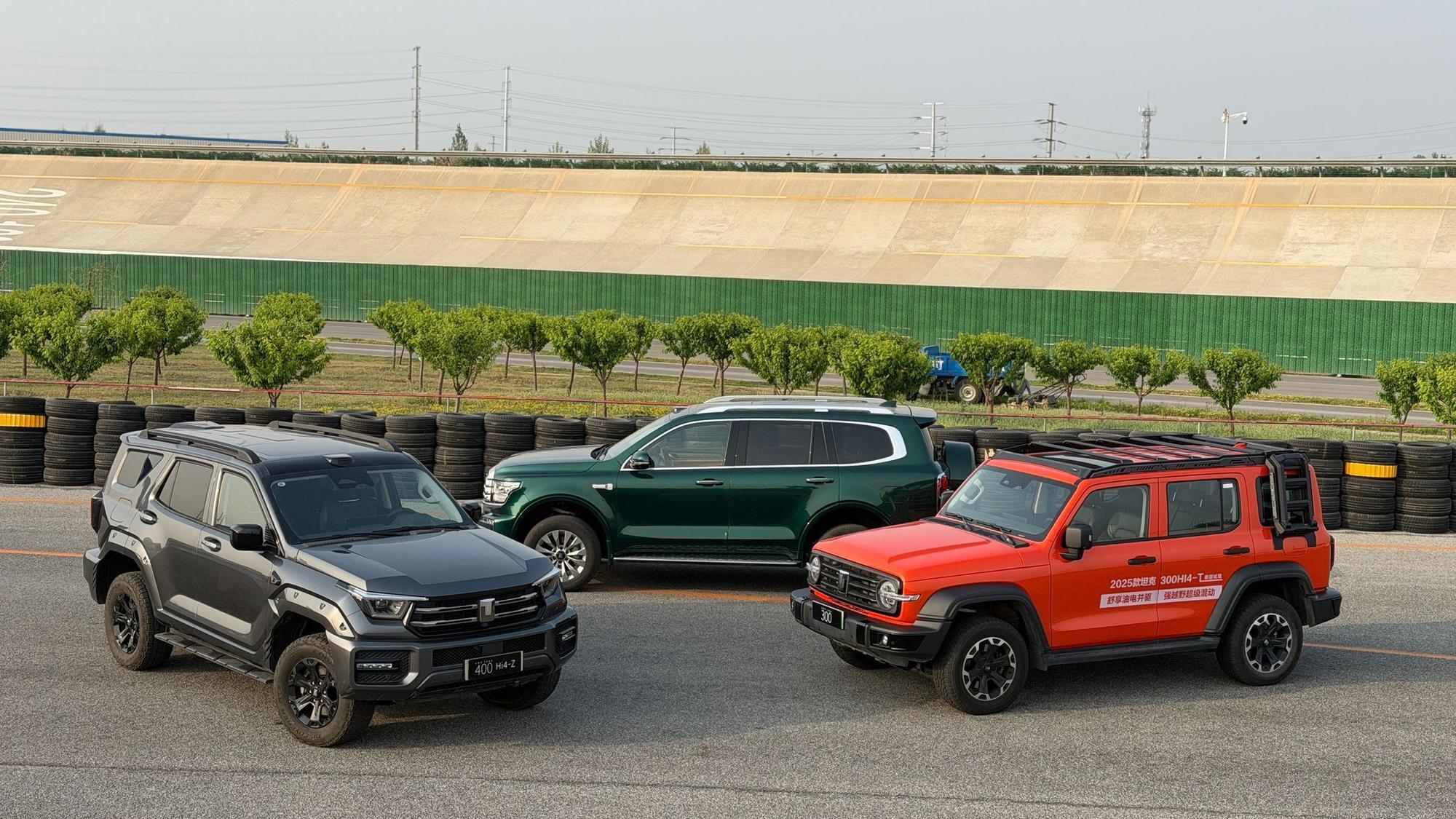 Tank 400 (l-r), Tank 500 und Tank 300 von Great Wall Motors