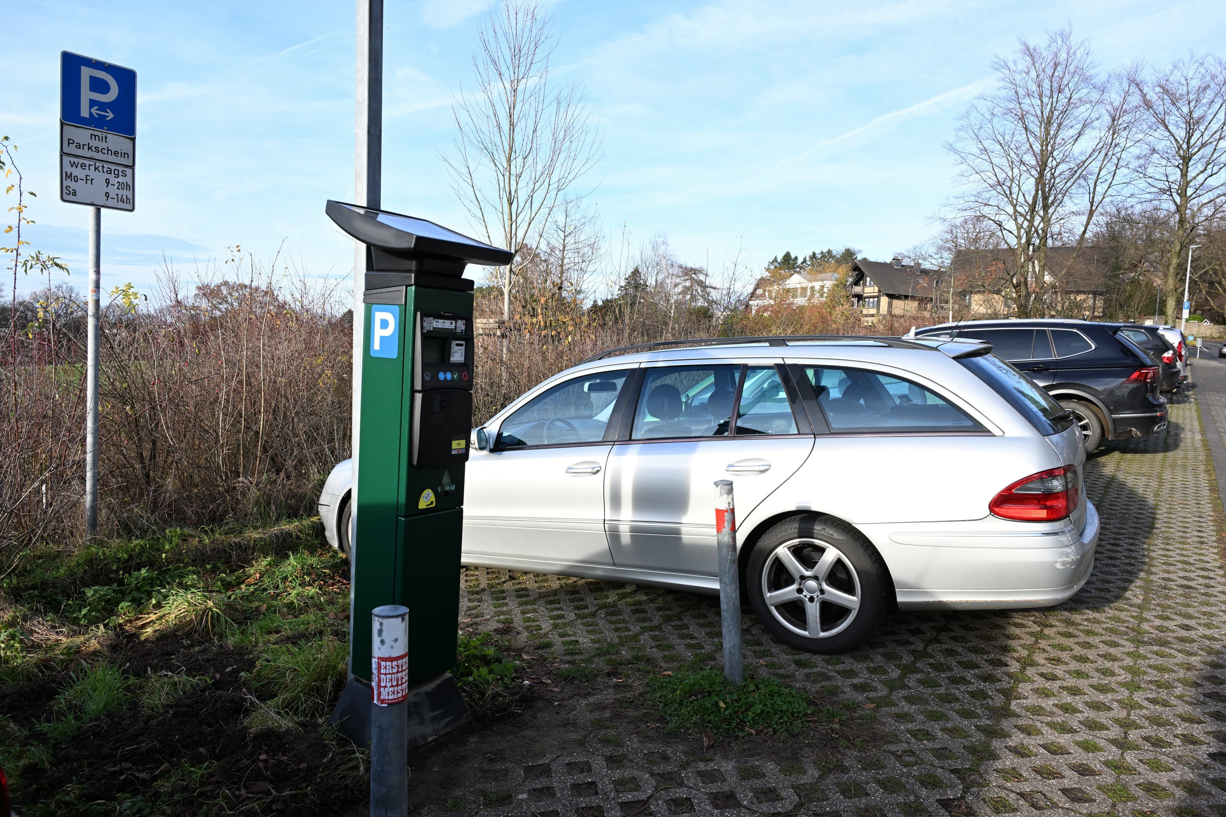 Das Foto zeigt einen Parkscheinautomaten in Bensberg