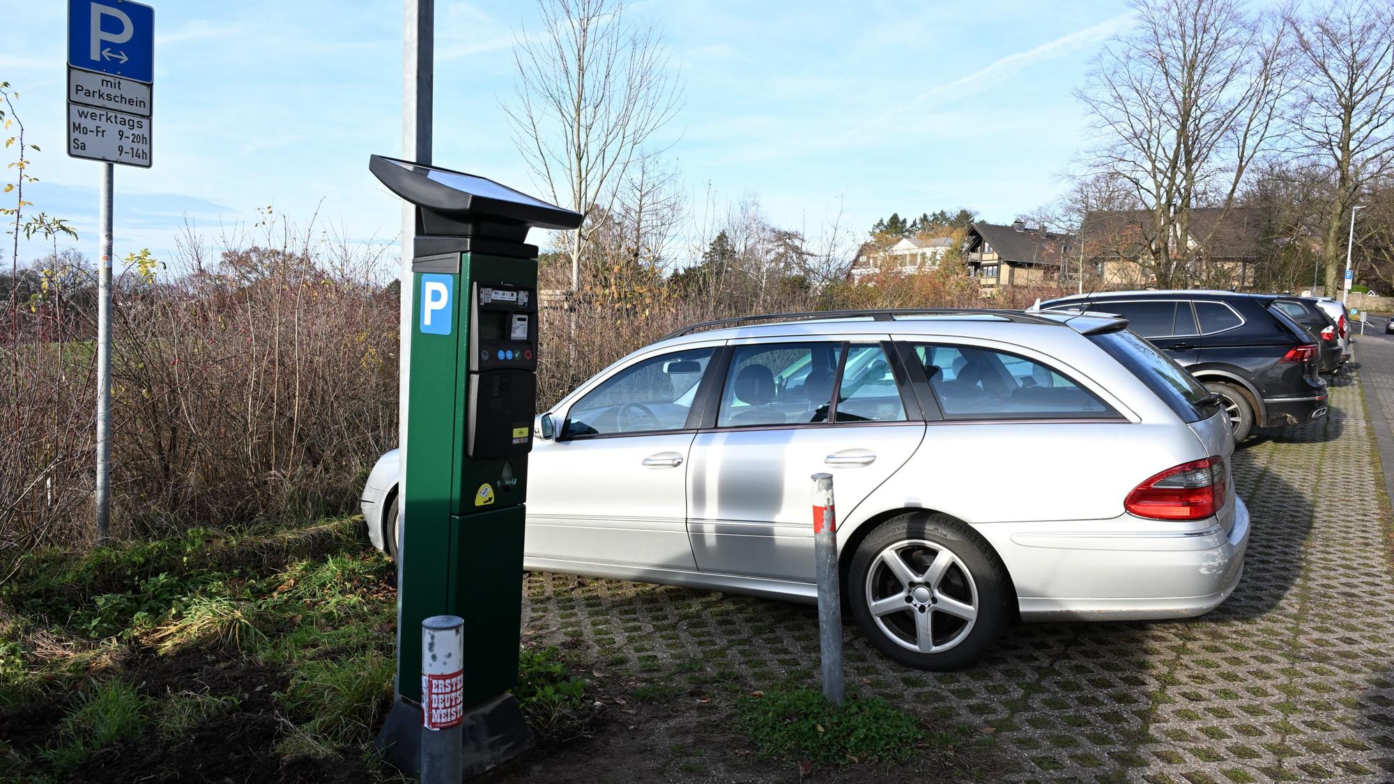 Das Foto zeigt einen Parkscheinautomaten in Bensberg