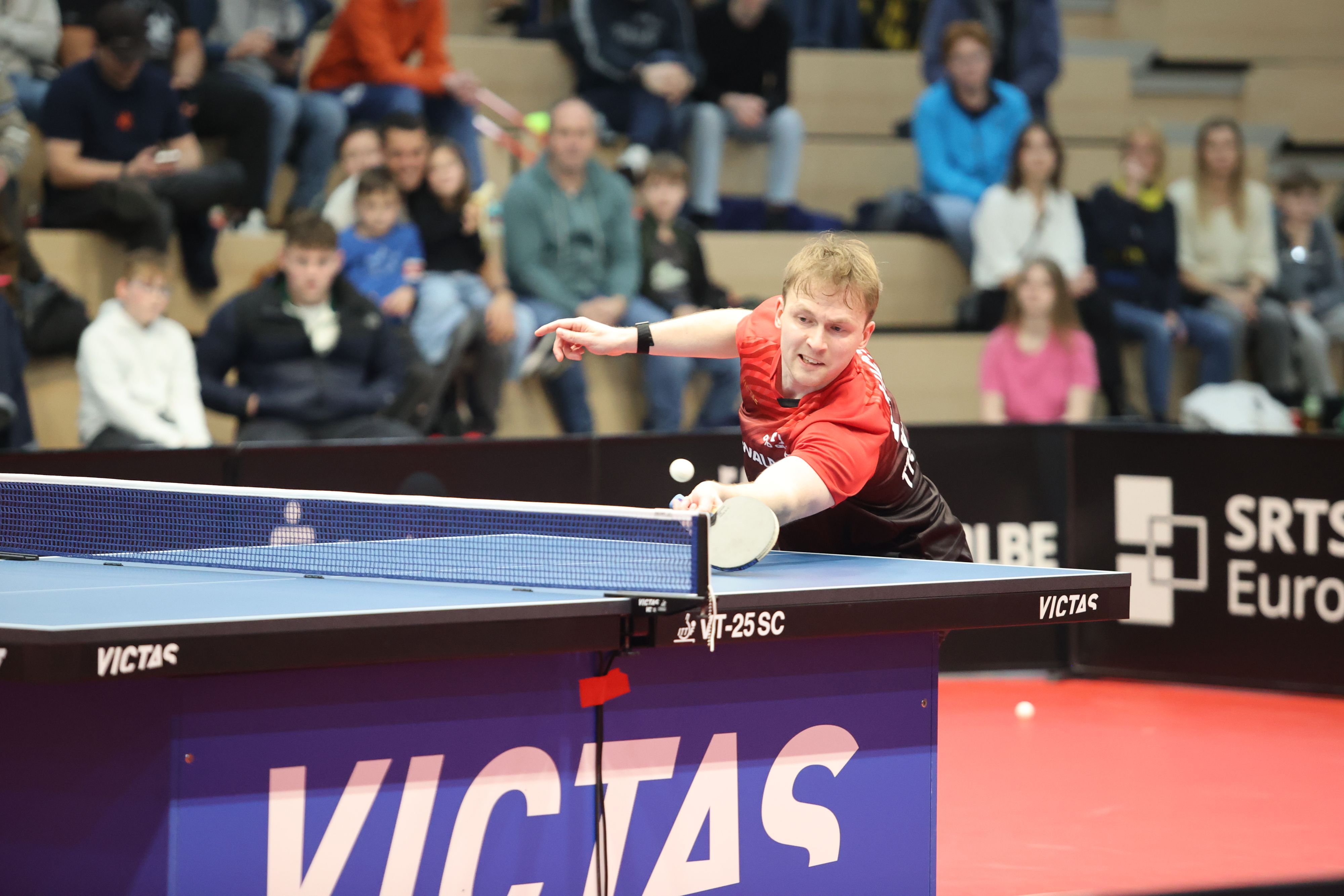 Benedikt Duda an der Platte in der Burstenhalle.