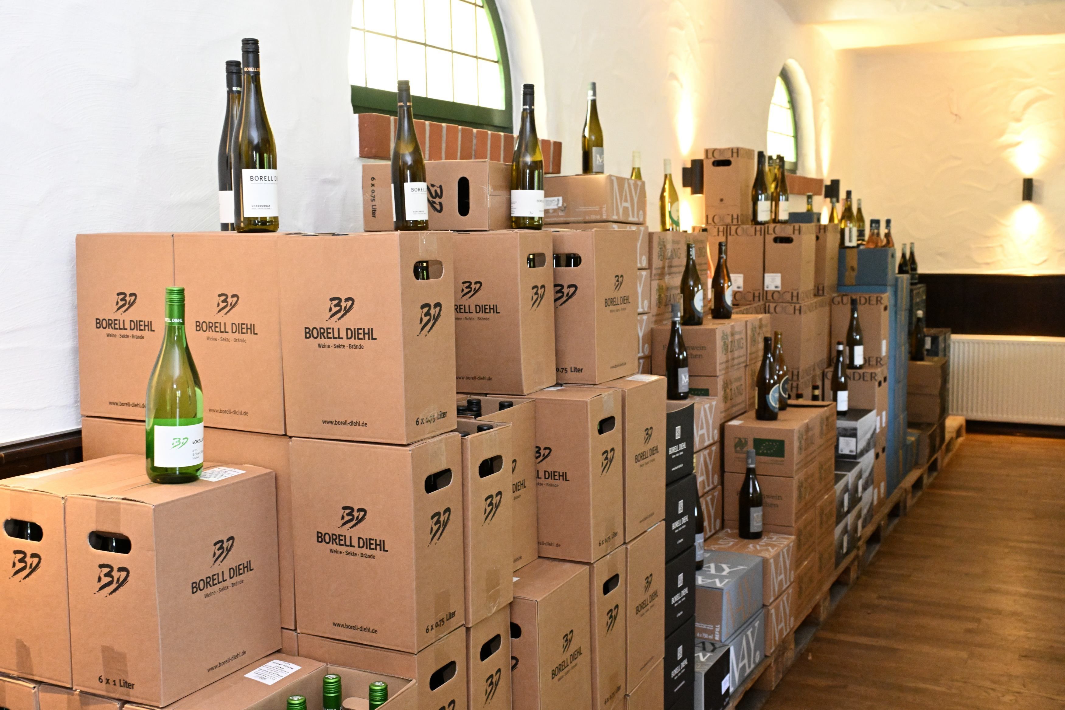 Das Foto zeigt den Verkaufsraum von Wein am Berg