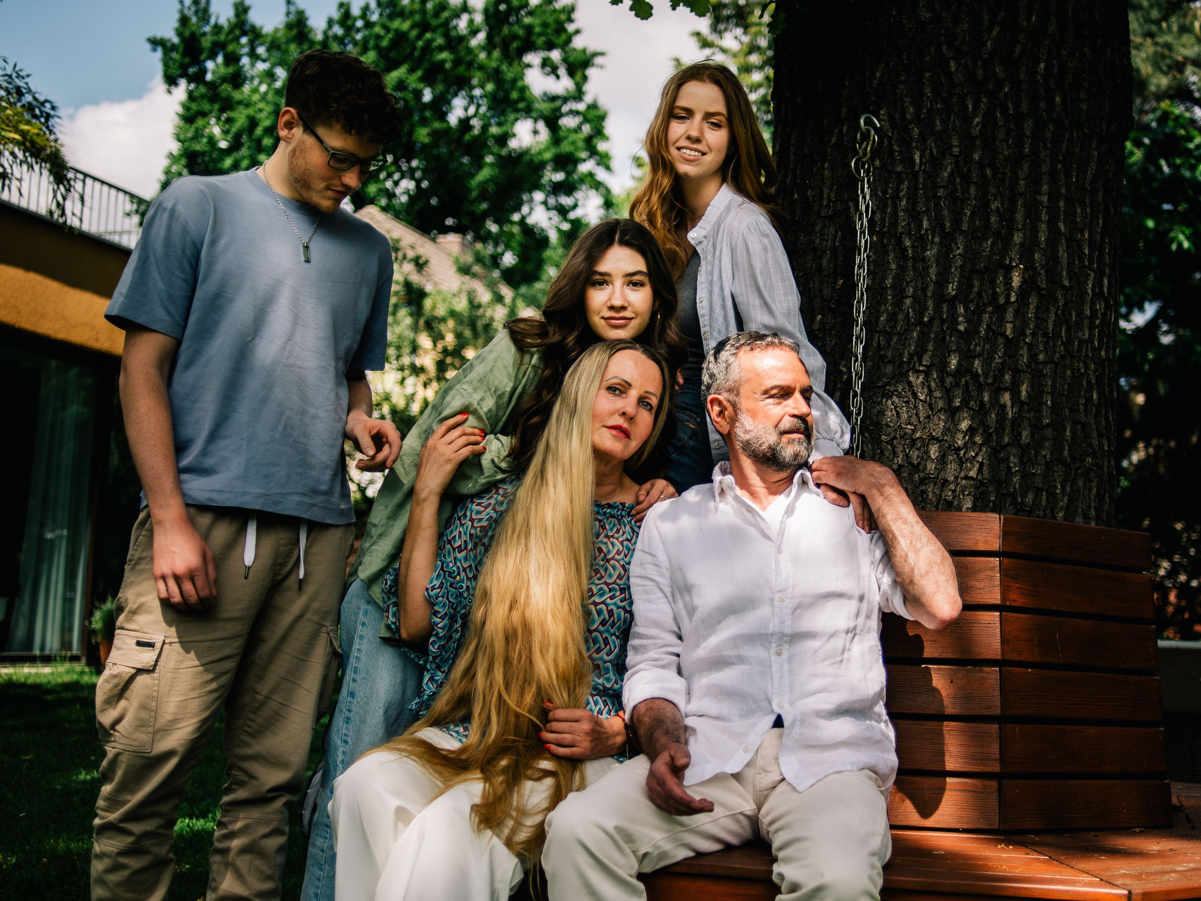 ILLUSTRATION - Als neuer Partner der Mutter sollte man(n) in der neuen Patchworkfamilie nicht versuchen, eine Lücke zu füllen, sondern seine eigene neue Rolle finden.  (zu dpa: «Wie neue Partner ihre Rolle im Patchwork finden - 5 Tipps») Foto: Zacharie Scheurer/dpa-tmn - Honorarfrei nur für Bezieher des dpa-Themendienstes +++ dpa-Themendienst +++