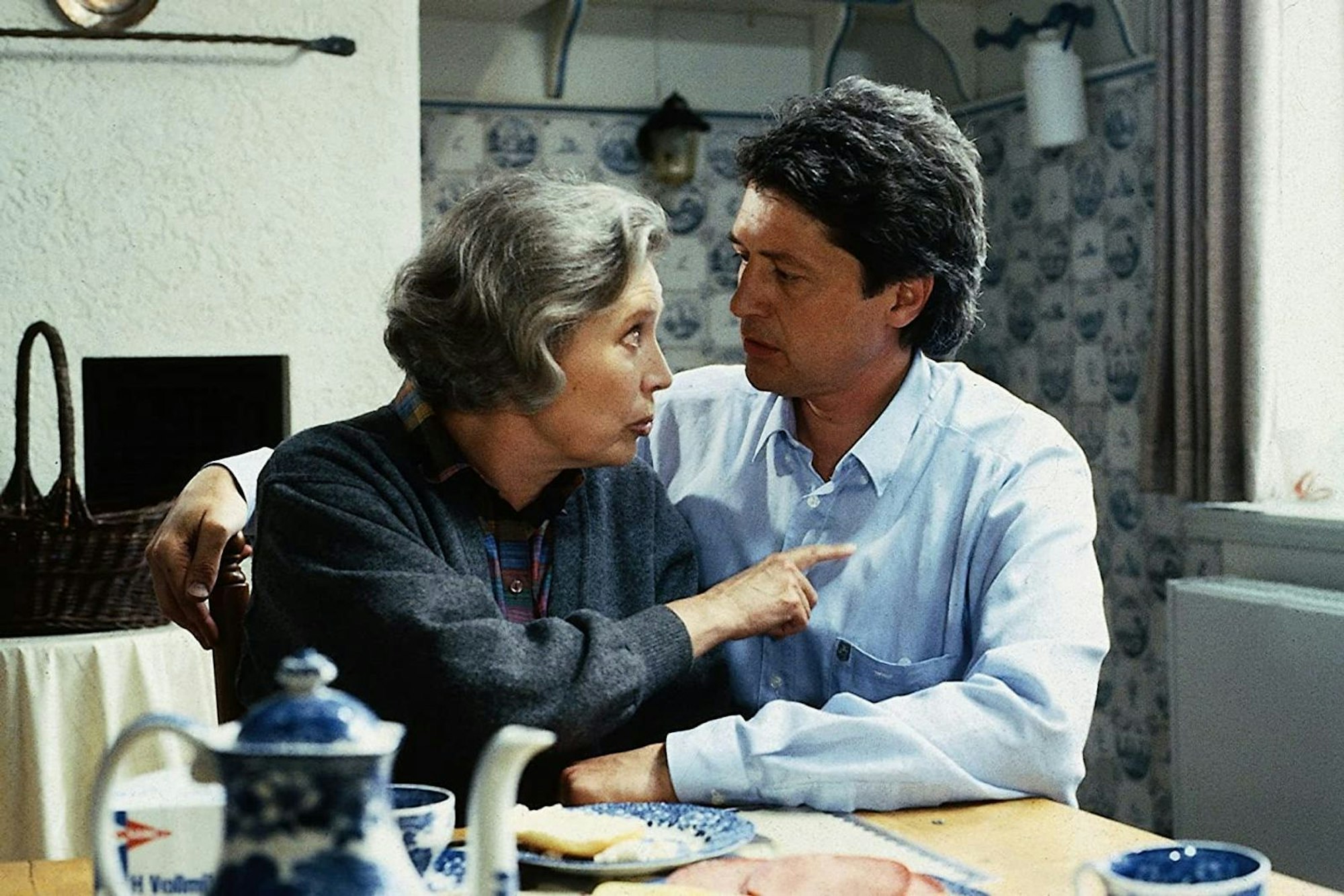 Er kommt ursprünglich aus Hamburg und übernimmt nach dem Tod seines Vaters dessen Arztpraxis: Dr. Karsten Mattiesen (Christian Quadflieg) zieht mit Frau und Kindern ins kleine Örtchen Deekelsen. (Bild: ZDF / Studio Hamburg Enterprises)