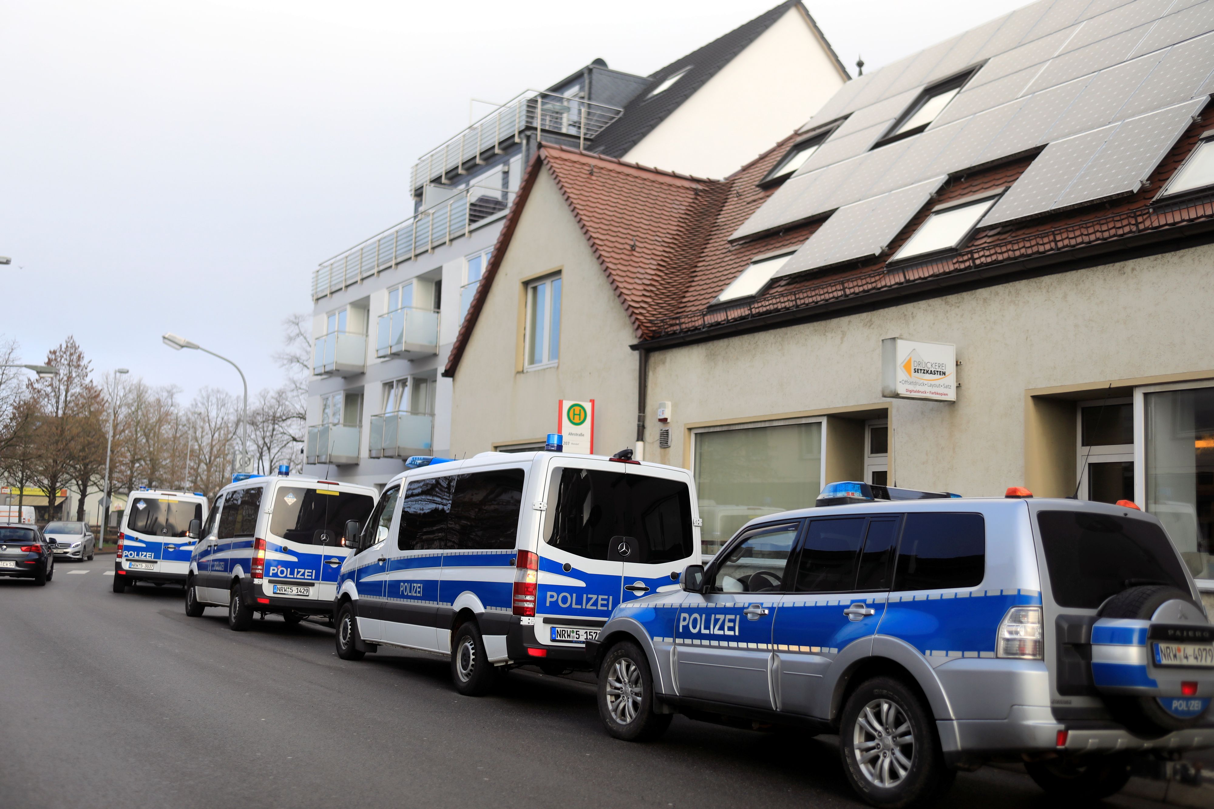 Razzia der Polizei in der Leverkusener Von-Ketteler-Straße. BILD: ARTON KRASNIQI