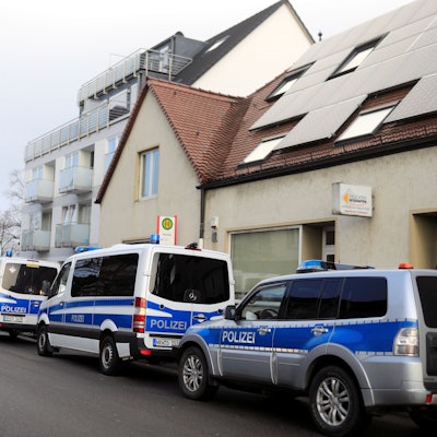 Razzia der Polizei in der Leverkusener Von-Ketteler-Straße. BILD: ARTON KRASNIQI
