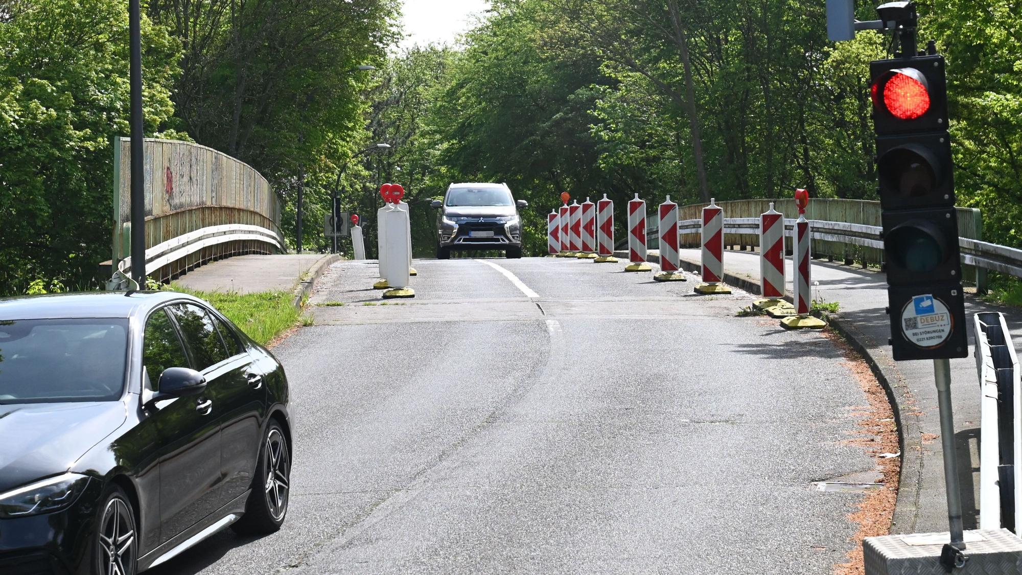 Die Stadt Köln wird die Brücke Am Flachsrosterweg in Höhenhaus abreißen.