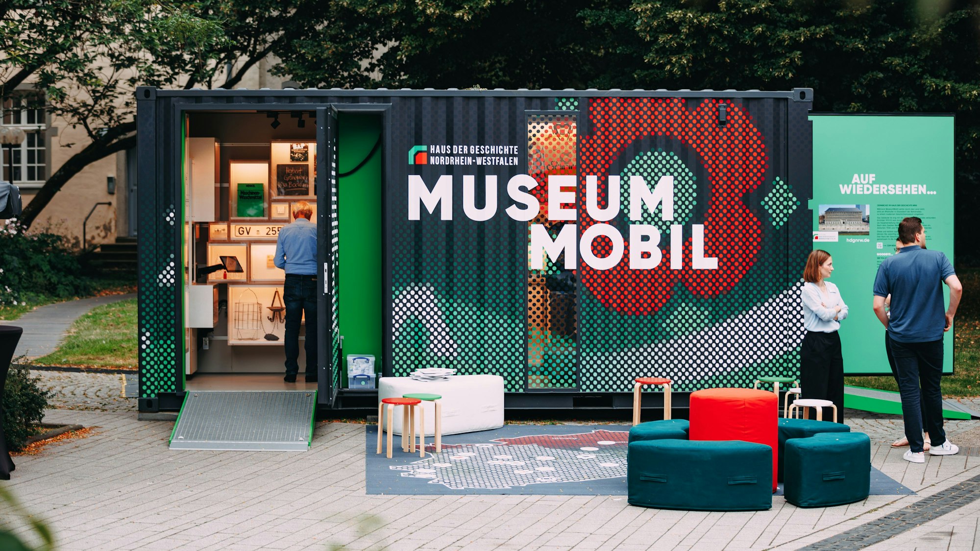 Die Aktion MuseumMobil der Stiftung Haus der Geschichte macht vom 7. bis zum 17. Mai Station auf dem Siegburger Markt.