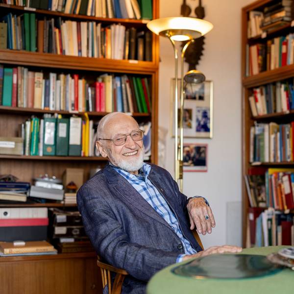 27.04.2026, Köln: Achim von Dombois feiert am 30.April seinen 100. Geburtstag und schaut auf ein bewegtes Leben zurück.
Er lebt in Rodenkirchen in einem Seniorenheim.
Foto: Michael Bause