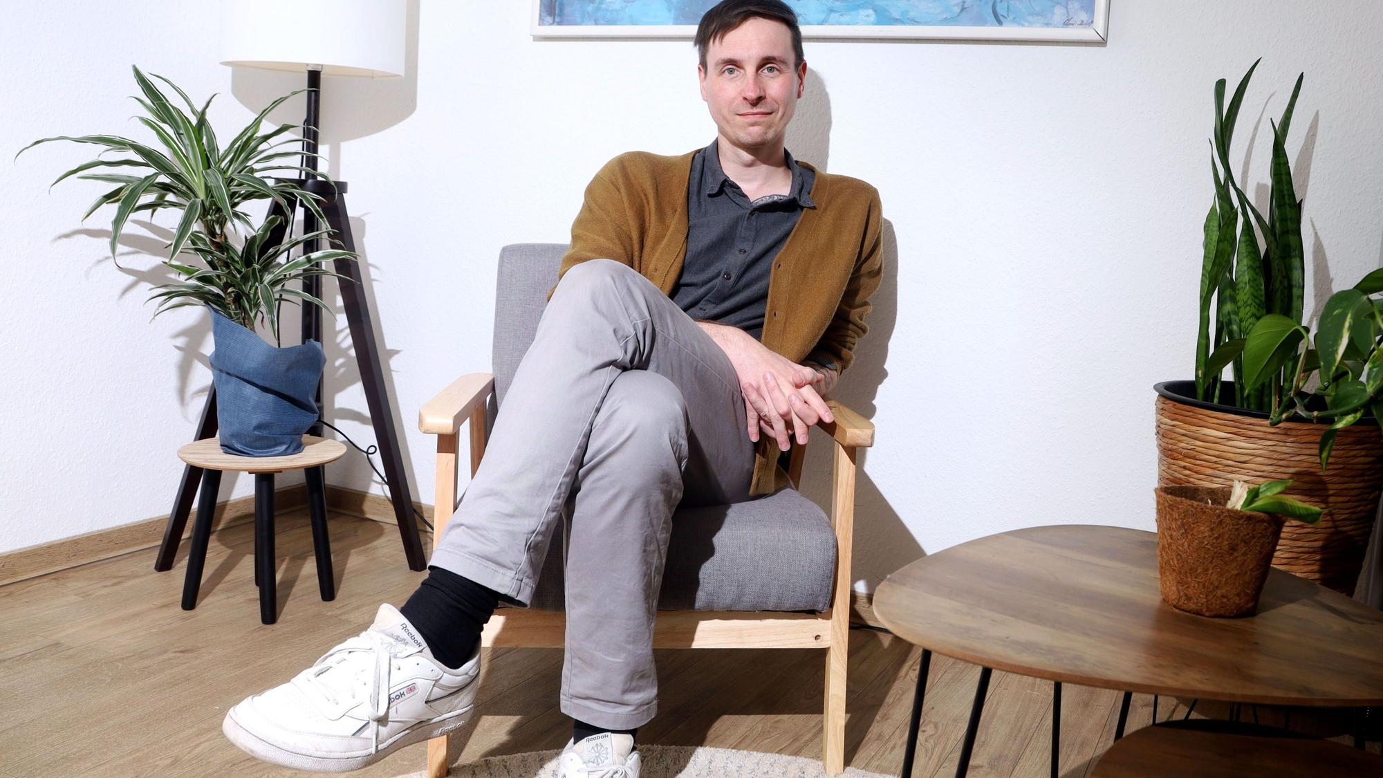 Das Programm „Mensch Sein ohne Gewalt" der AWO Köln arbeitet mit Menschen, die in Partnerschaften gewalttätig geworden sind. Leiter Marc Thomas erklärt den Ansatz, die Methoden und die Notwendigkeit der Täterarbeit.
