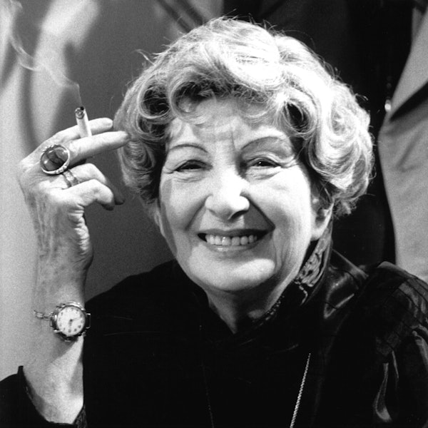 Die Schriftstellerin Irmgard Keun am 27. März 1981 bei den Dreharbeiten zur Verfilmung ihres Romans "Nach Mitternacht" in Berlin (Archivfoto).