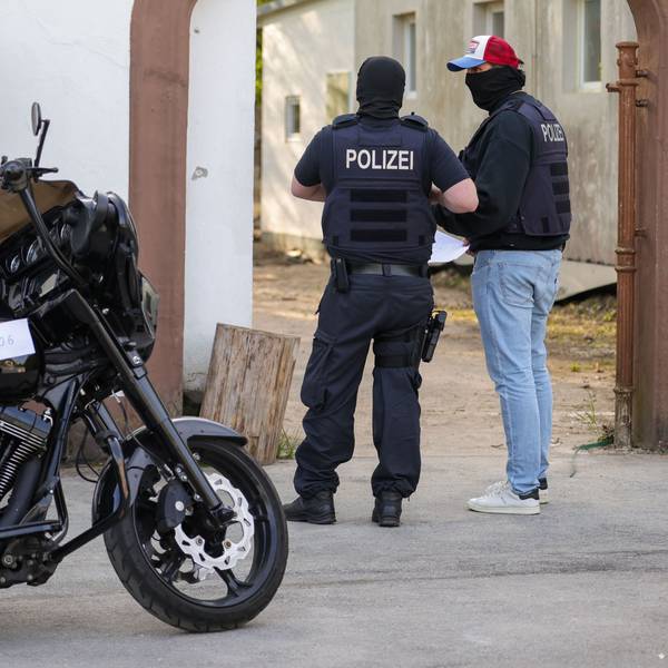 Mit einer großangelegten Razzia ist die Polizei in Nordrhein-Westfalen gegen die Rockergruppe Hells Angels vorgegangen, wie hier in Langenfeld.