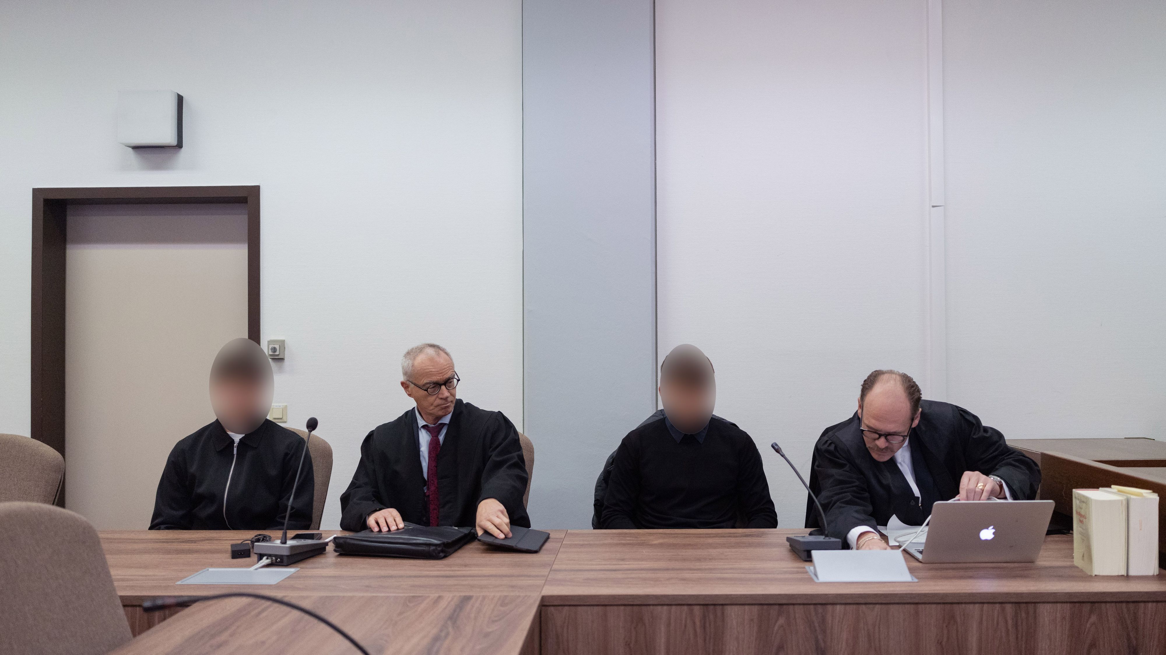 Die beiden ehemaligen Nachwuchsspieler des 1. FC Köln wurden zu mehrjährigen Haftstrafen verurteilt.