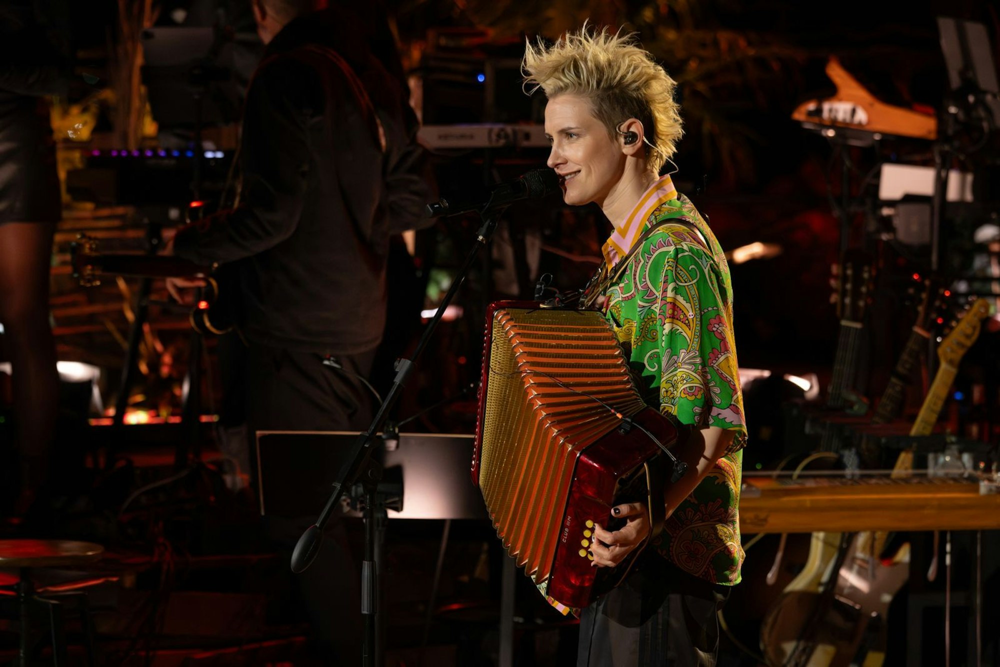 Überraschung von Deine Cousine: Sie brachte das Schifferklavier ihres Großvaters mit. (Bild: RTL / Markus Hertrich)