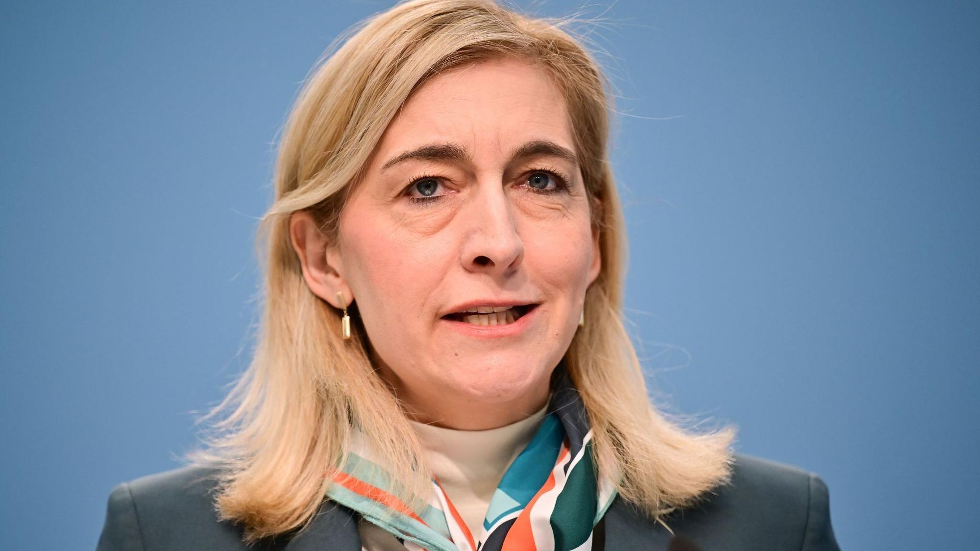Ministerin Warken
