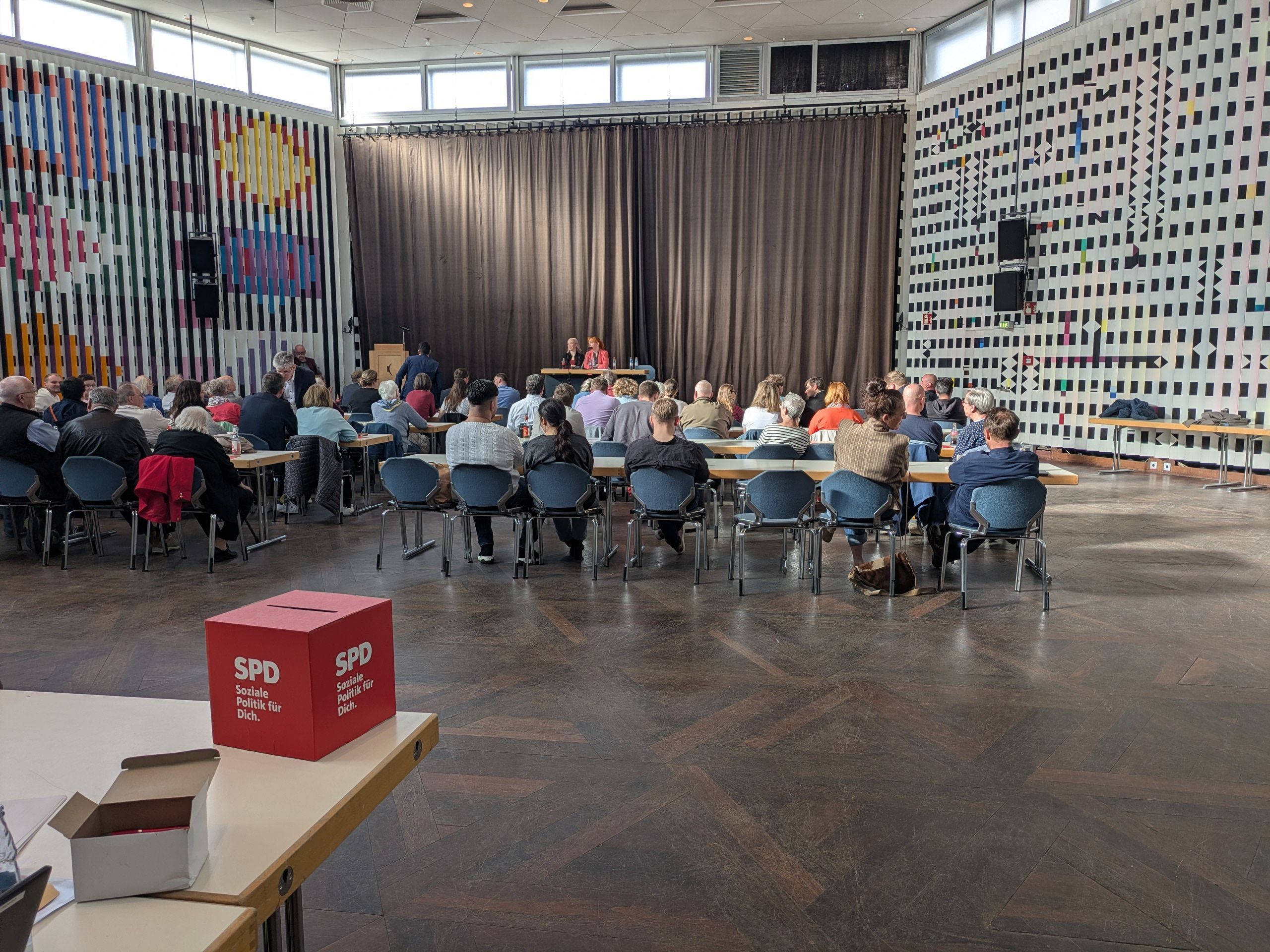 Die Delegierten der SPD-Wahlkreiskonferenz im Agamsaal