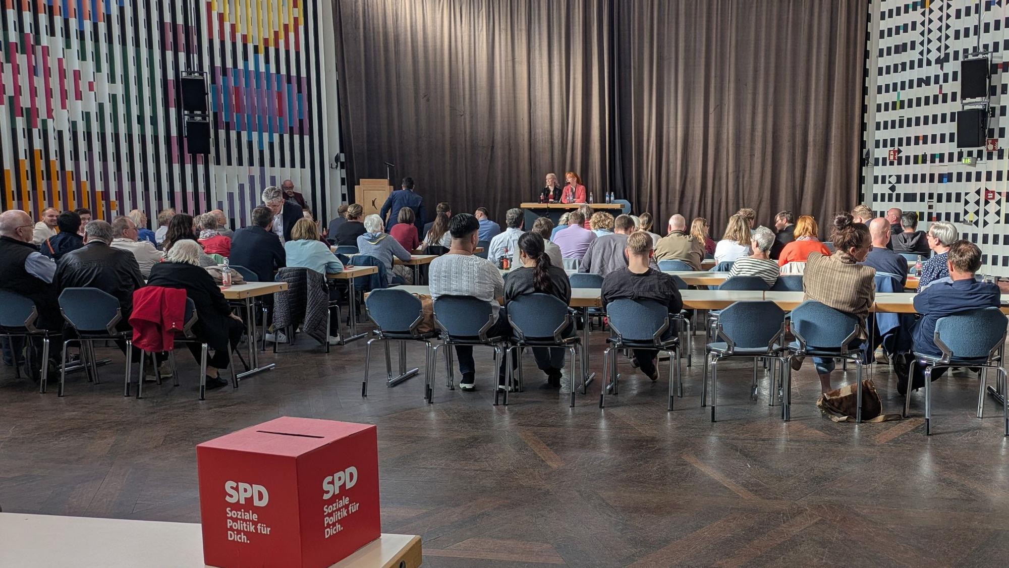 Die Delegierten der SPD-Wahlkreiskonferenz im Agamsaal