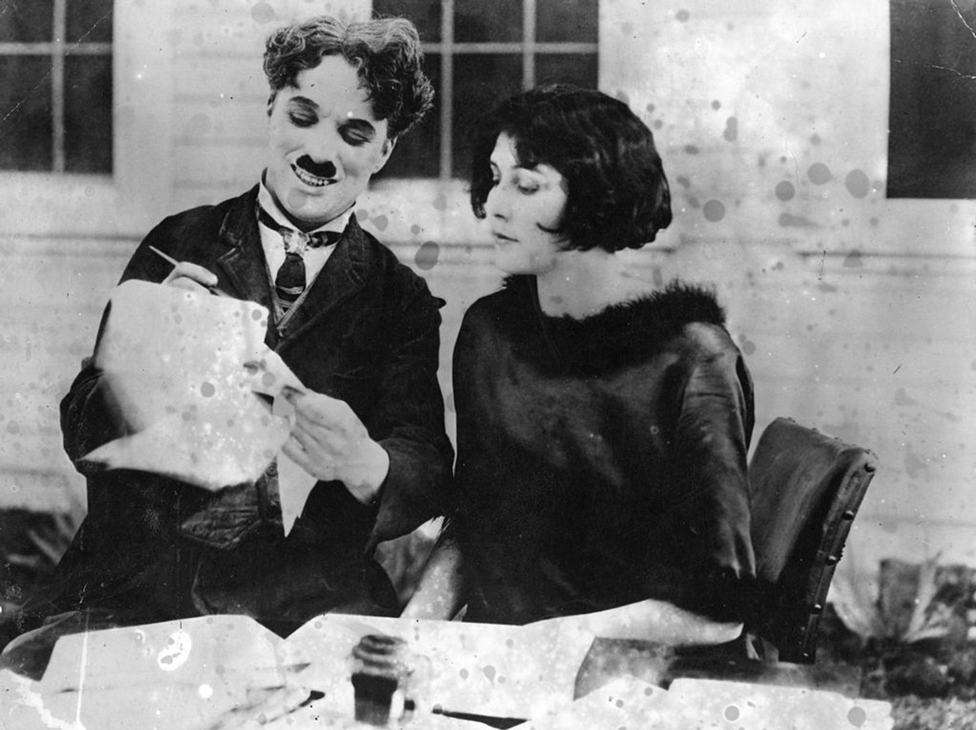 Eine echte Großfamilie gründete auch Charlie Chaplin. Elf Kinder hatte die Filmlegende. (Bild: Topical Press Agency/Getty Images)