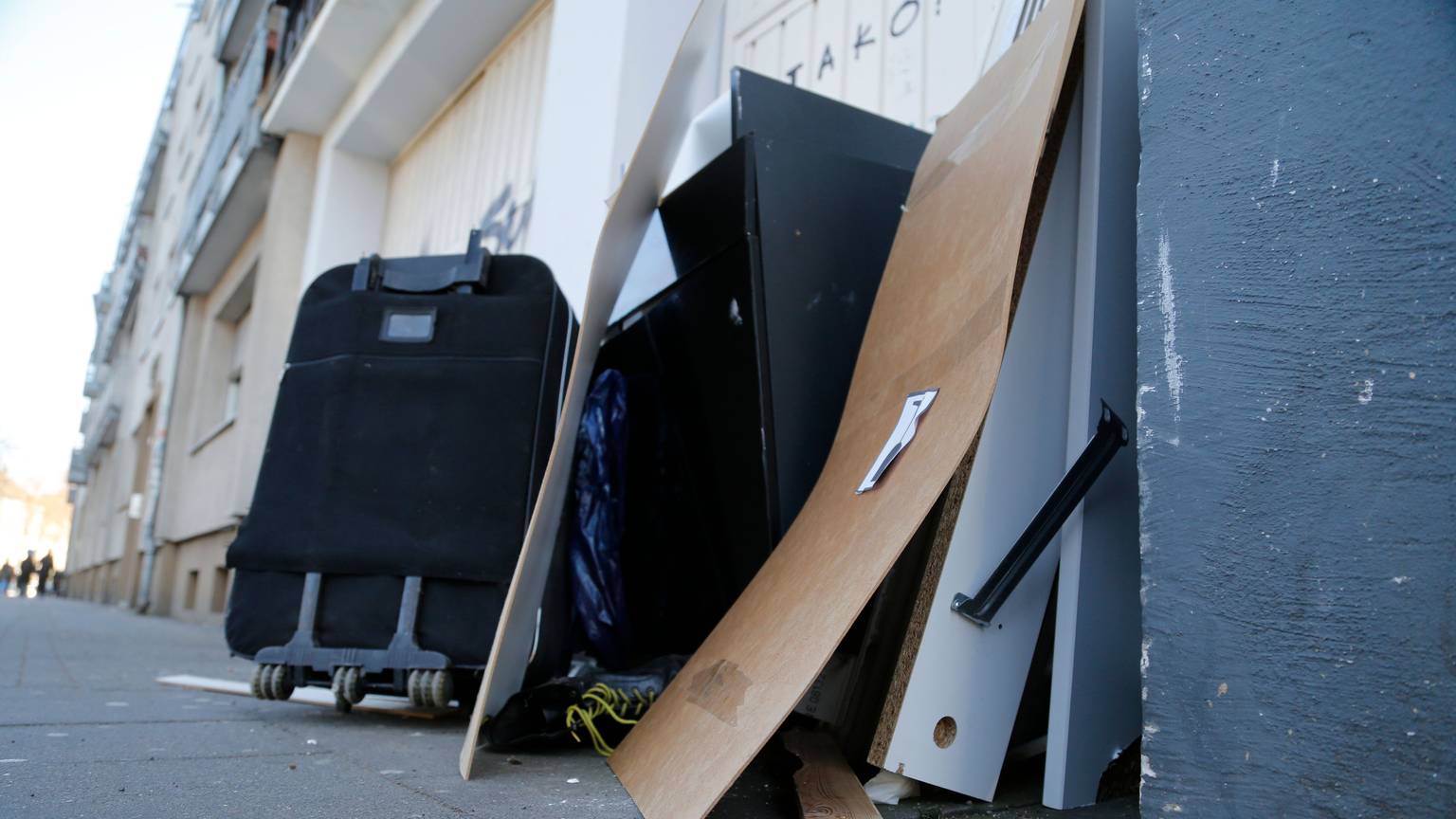 Illegale Müllentsorgung ist ein großes Ärgernis. Die Täter kommen oft unerkannt davon. Die Gebührenzahler müssen für die Entsorgung des Unrats aufkommen.