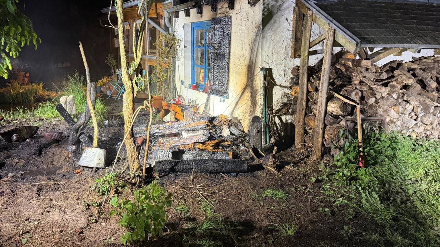 Teile der Garage wurden in Mitleidenschaft gezogen.