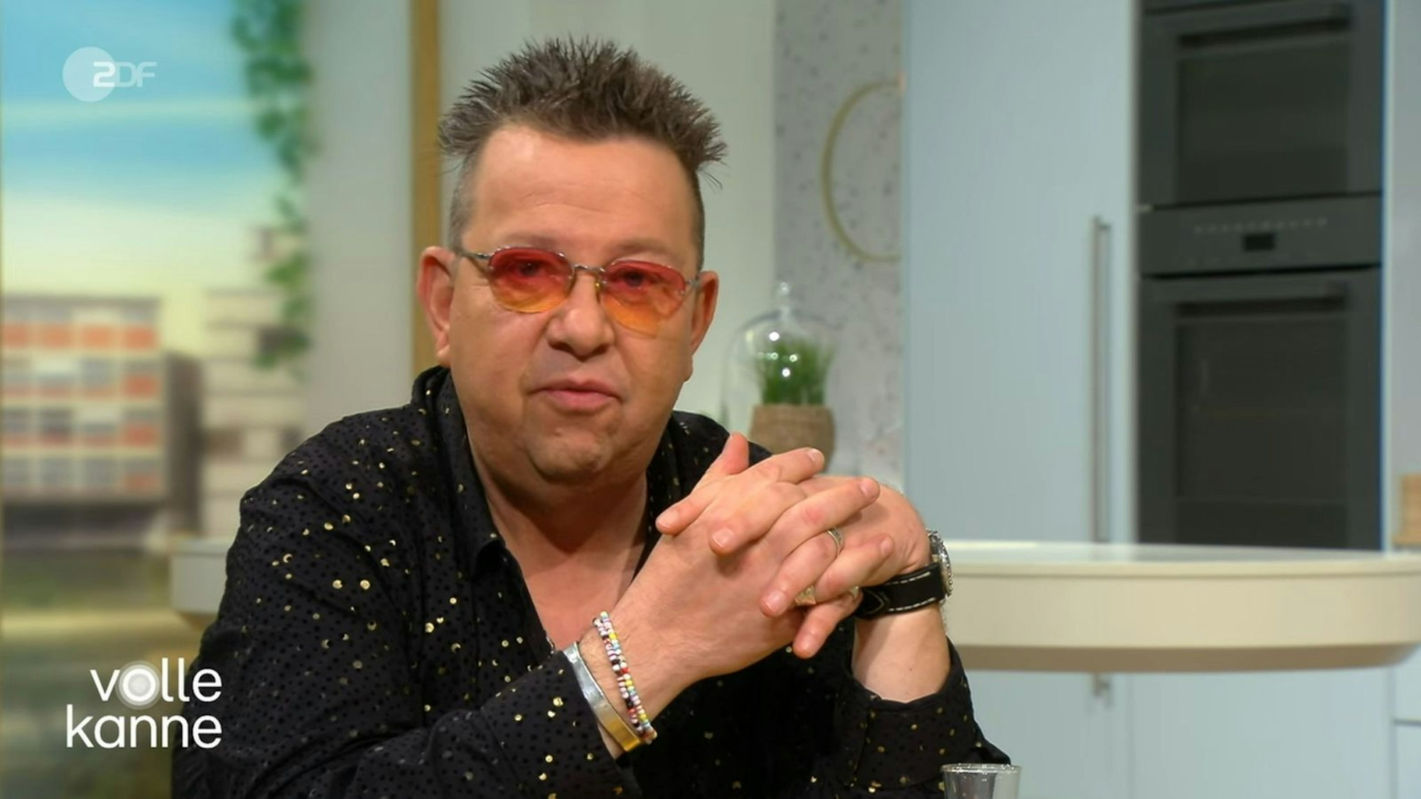 Prinzen-Sänger Sebastian Krumbiegel reagierte bei „Volle Kanne“ auf die Kritik eines ZDF-Zuschauers. (Bild: ZDF)